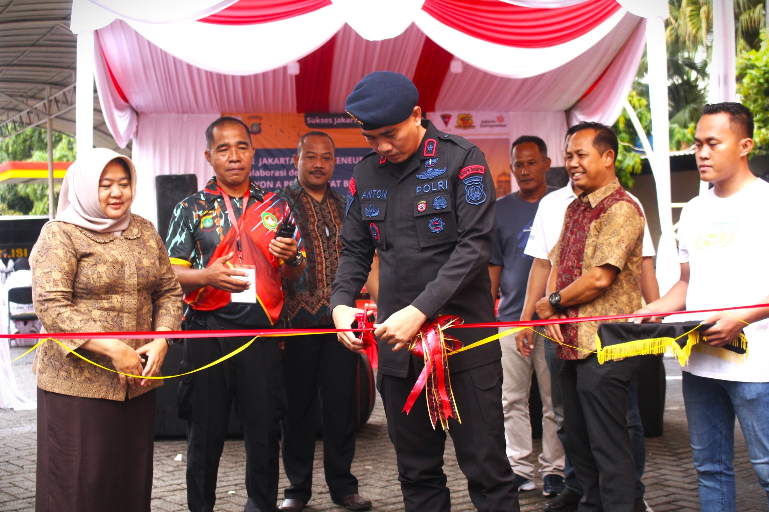 Batalyon A Pelopor Sat Brimob Gandeng JakPreneur Gelar Bazar Murah untuk Masyarakat