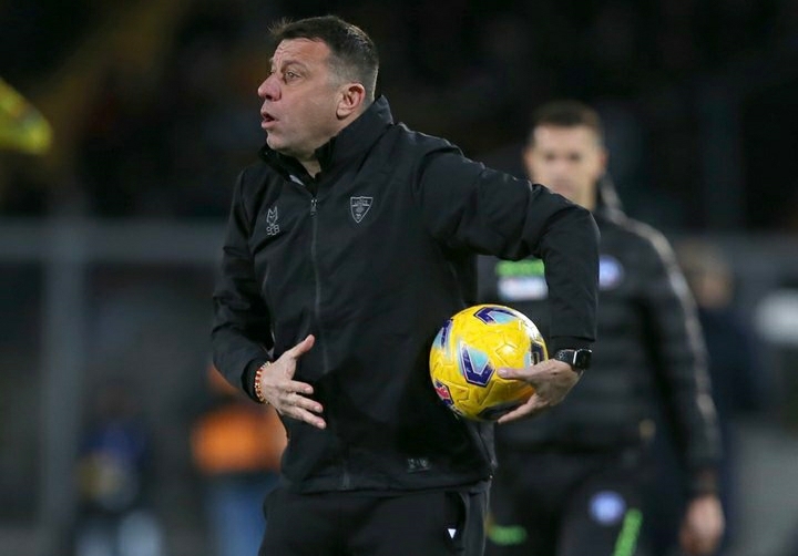 Lecce Pecat Roberto D'Aversa setelah Sang Pelatih Tanduk Pemain Verona