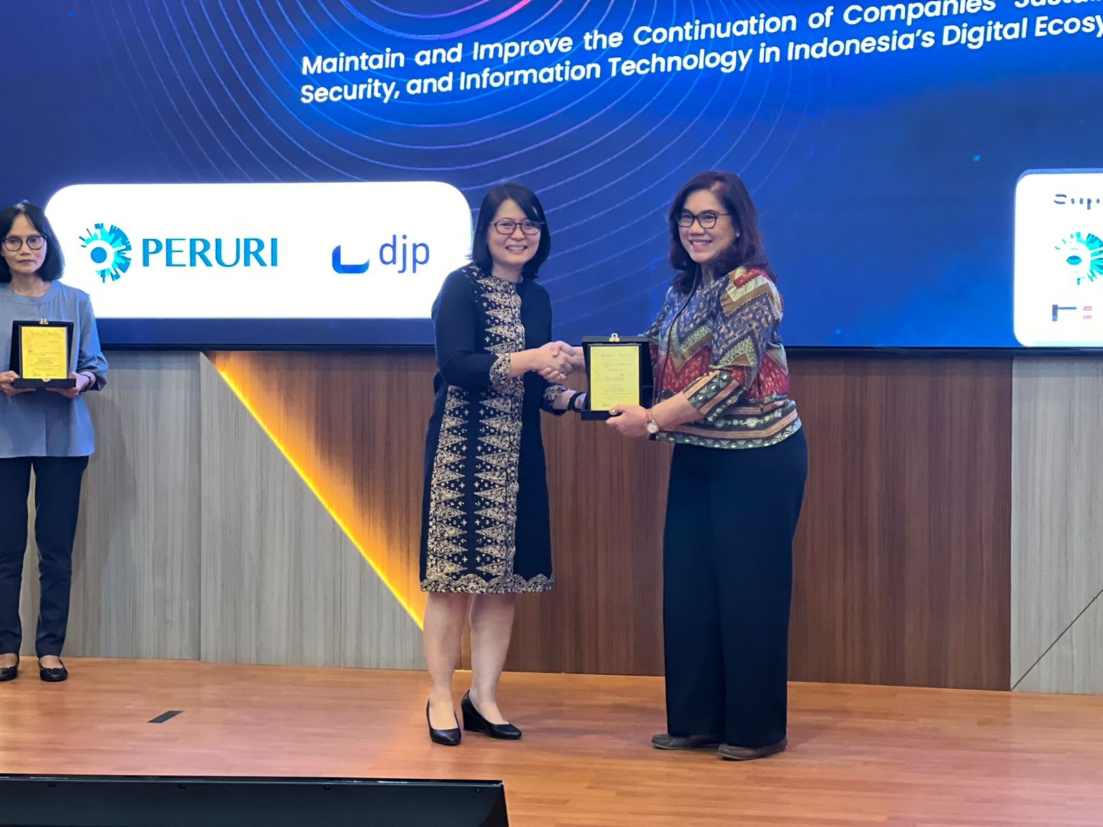 Sabet 2 Penghargaan PERURI, Stockbit Sekuritas Genjot Kontribusi ke Pembangunan Negara