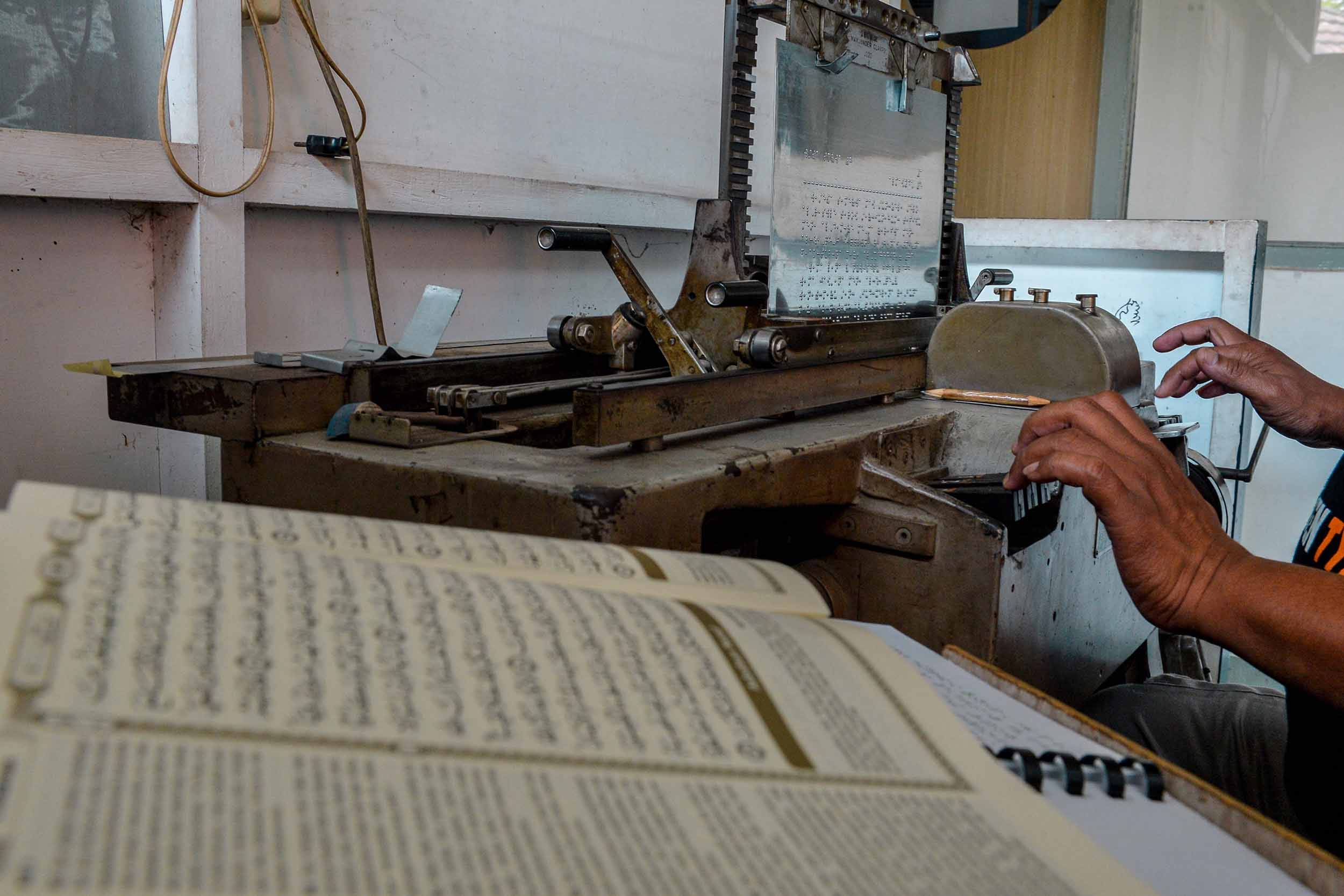 Bagaimana Cara Mewujudkan Perilaku Supaya Bisa Disebut Orang yang Beriman Kepada Alquran?