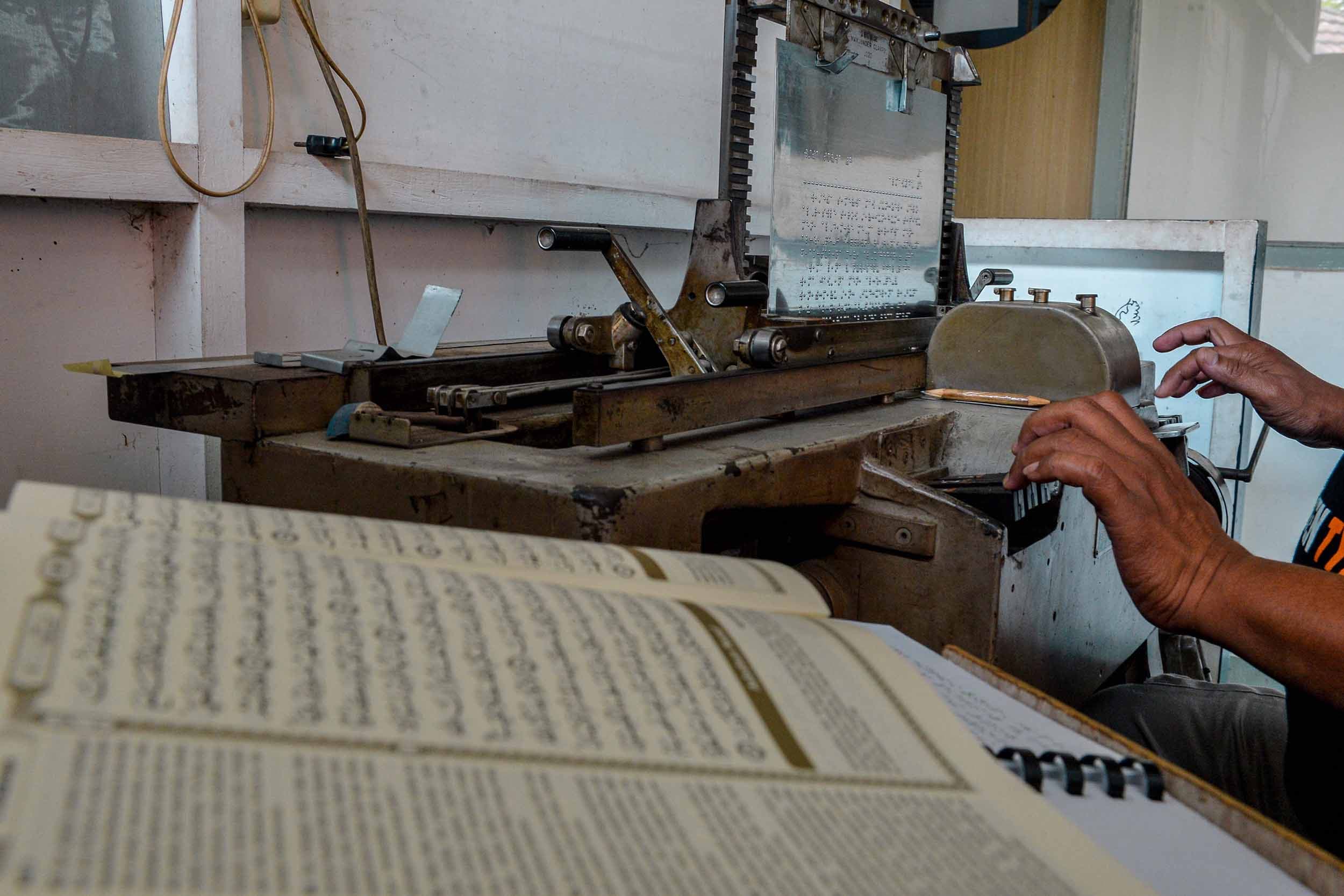 Bagaimana Cara Mewujudkan Perilaku Supaya Bisa Disebut Orang yang Beriman Kepada Alquran?