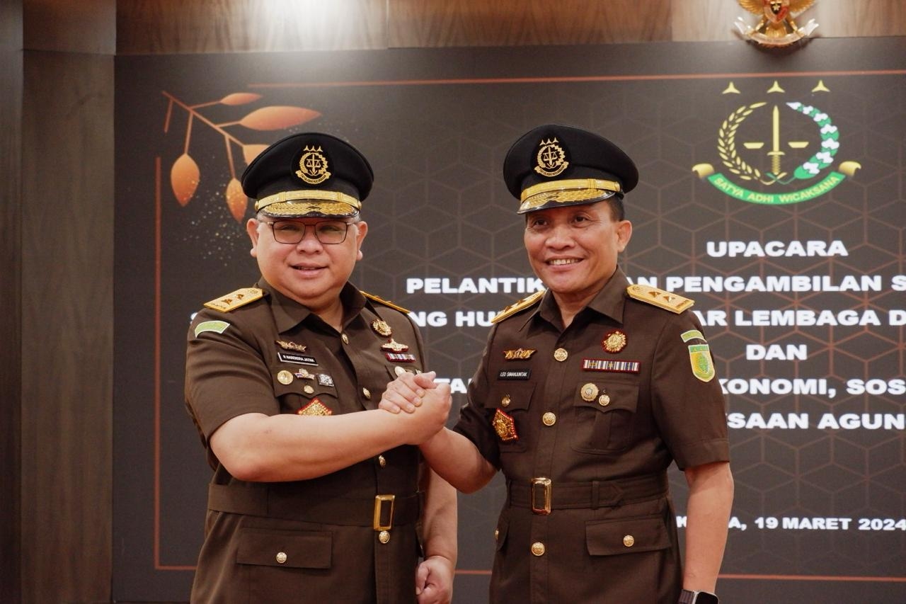 Jaksa Agung Lantik Narendra dan Leonard Eben Ezer Sebagai Staf Ahli