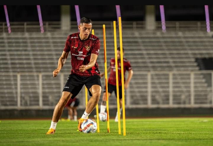 Shin Tae-yong Puji Penampilan Debut Jay Idzes dan Nathan Tjoe-A-On di Timnas Indonesia