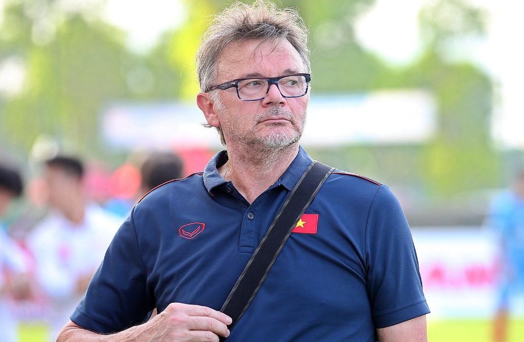 Kalah 0-3 Dari Indonesia di Kandang, Pelatih Vietnam Philippe Troussier Dipecat!
