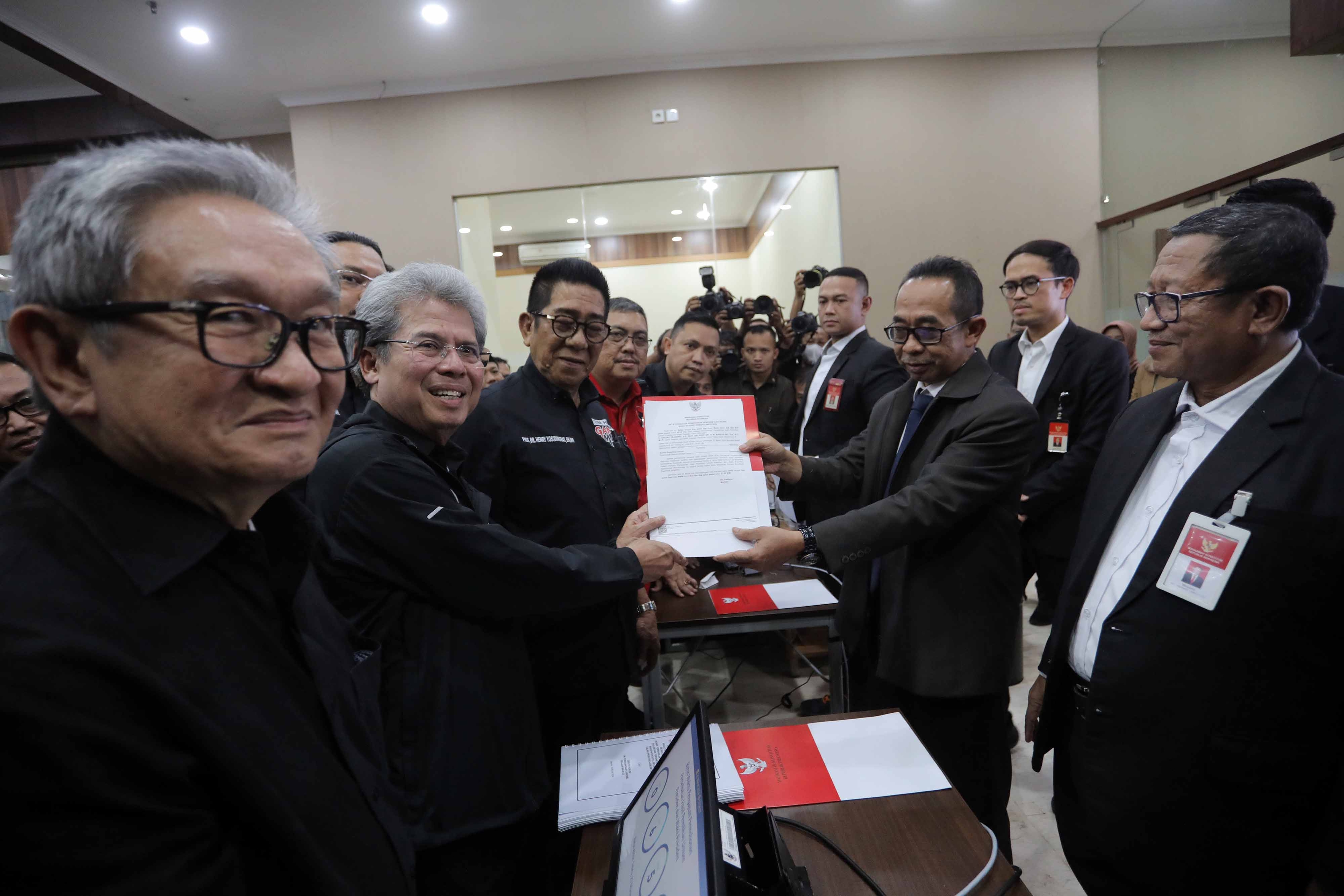 TPN Ganjar Mahfud Siapkan 30 Saksi dan 10 Ahli untuk Gugatan PHPU di MK