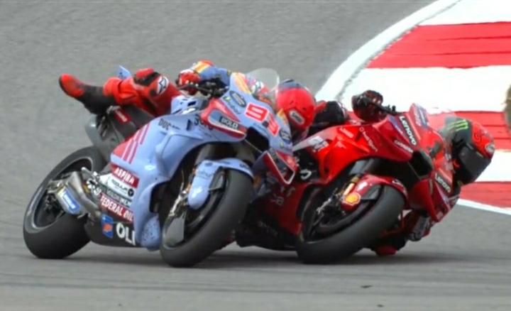 Tak Ada Hukuman, Tabrakan Bagnaia dan Marquez di MotoGP Portugal Dianggap Insiden Biasa
