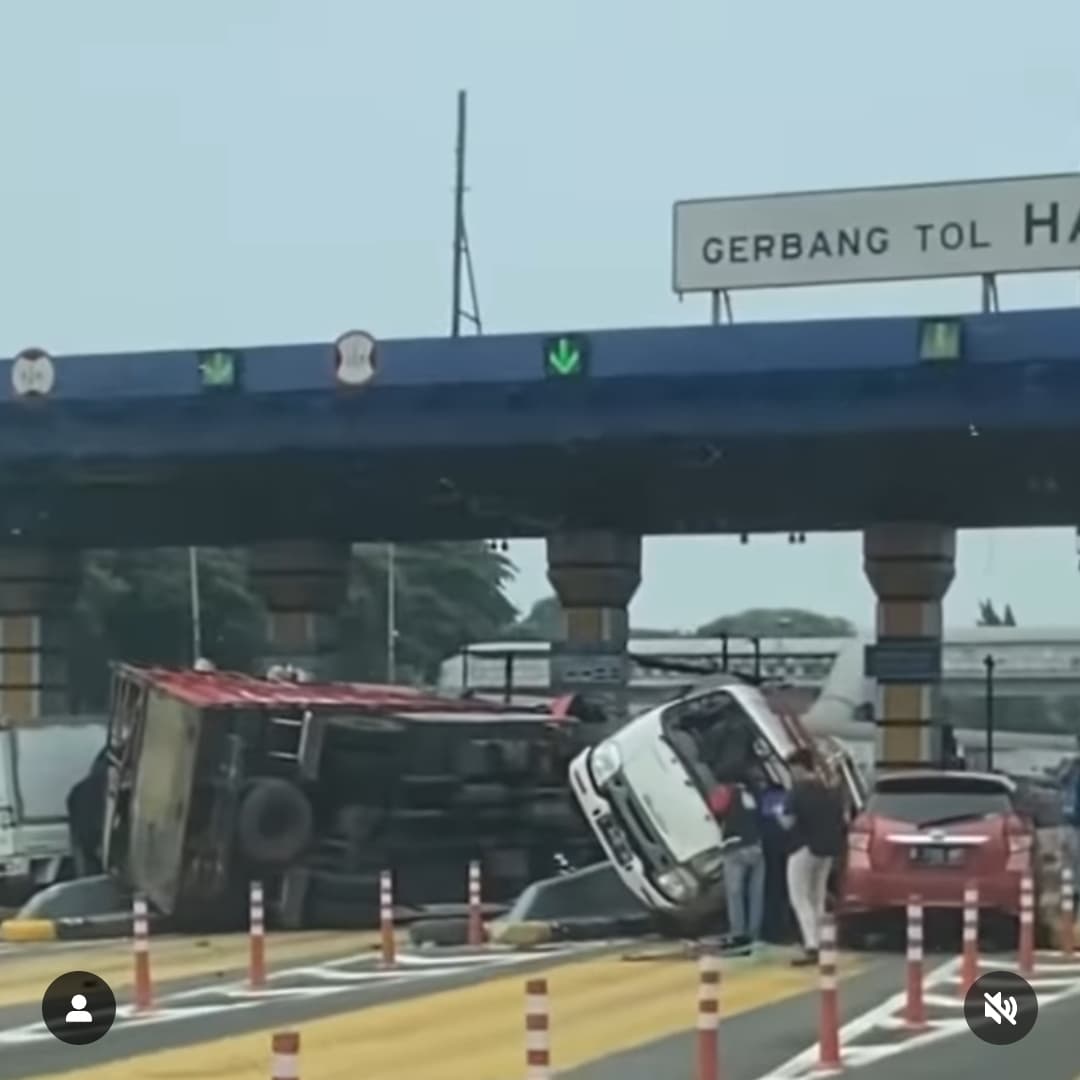 6 Fakta Kecelakaan Mengerikan di Gerbang Tol Halim, Salah Satunya Supir Truk Diduga Ugal-ugalan
