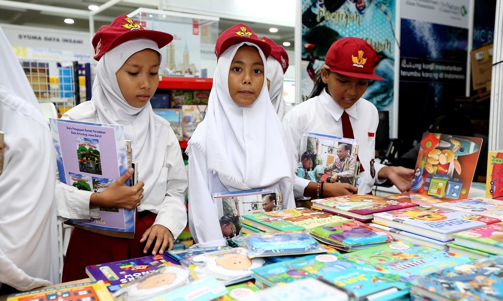 Dalam Prosedur Pembelajaran Terpadu, Terdapat Prosedur Kegiatan Perancangan Pembelajaran Terpadu. Coba Diskusikan Bagaimana Cara Memilih 3 Mata....