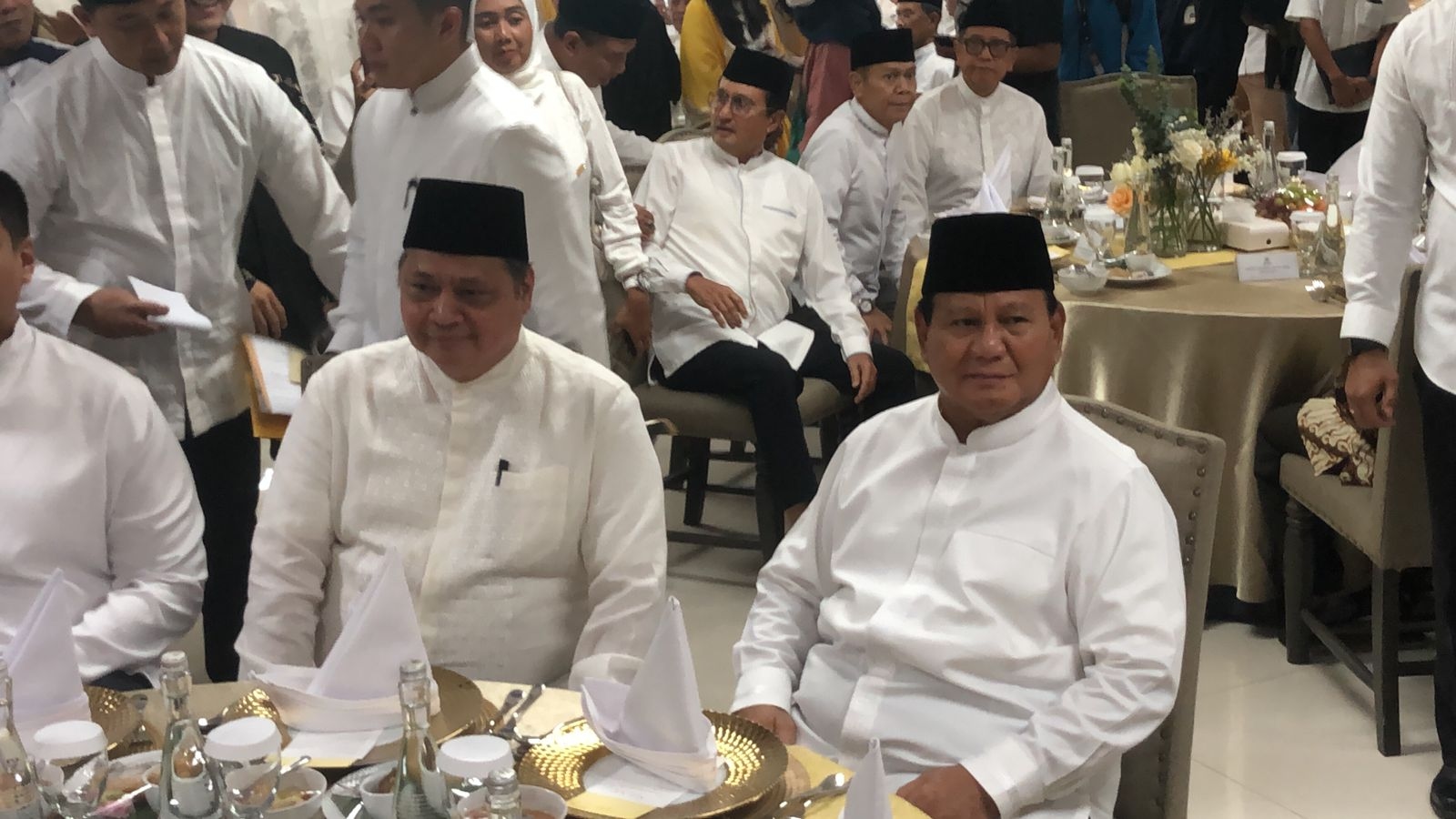 Beda dengan PAN dan Demokrat, Prabowo Hadiri Bukber Golkar Ditemani Gibran