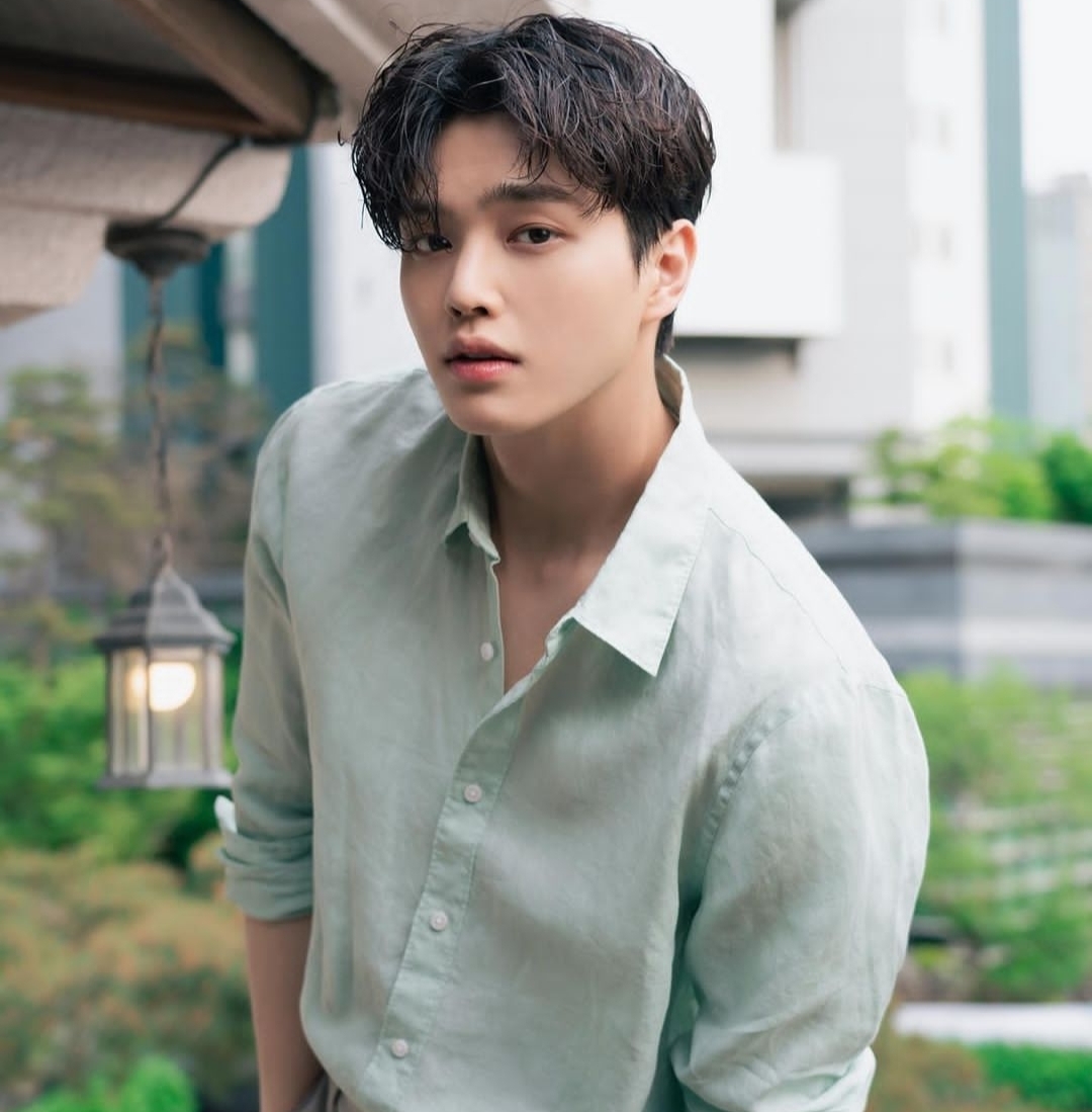 Akan Wajib Militer, Song Kang Beri Pesan Haru untuk Penggemar