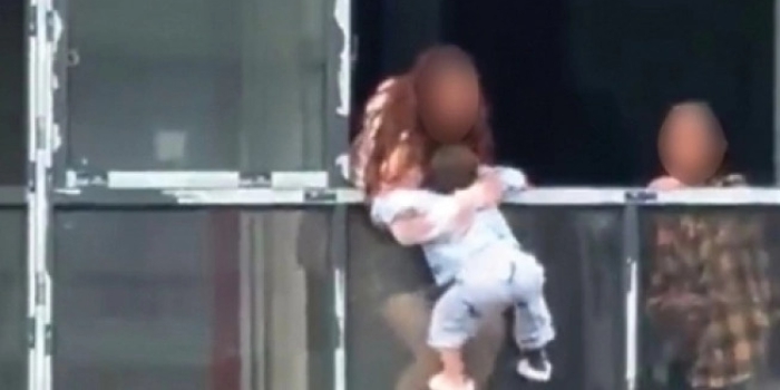 Tragis! Balita di China Tewas Usai Dilempar Sang Ibu dari Gedung Apartemen Lantai 22