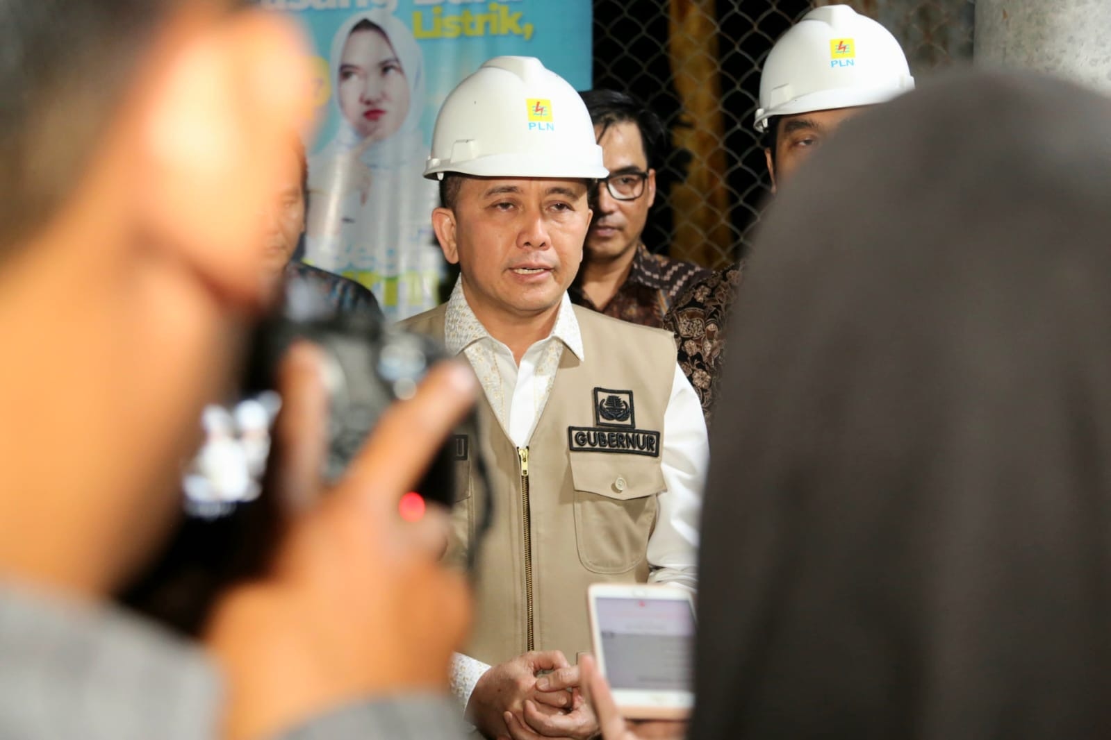 Pj Gubernur Agus Fatoni Resmikan Penyalaan Perdana Listrik PLN di Kecamatan Babat Supat Kabupaten Muba