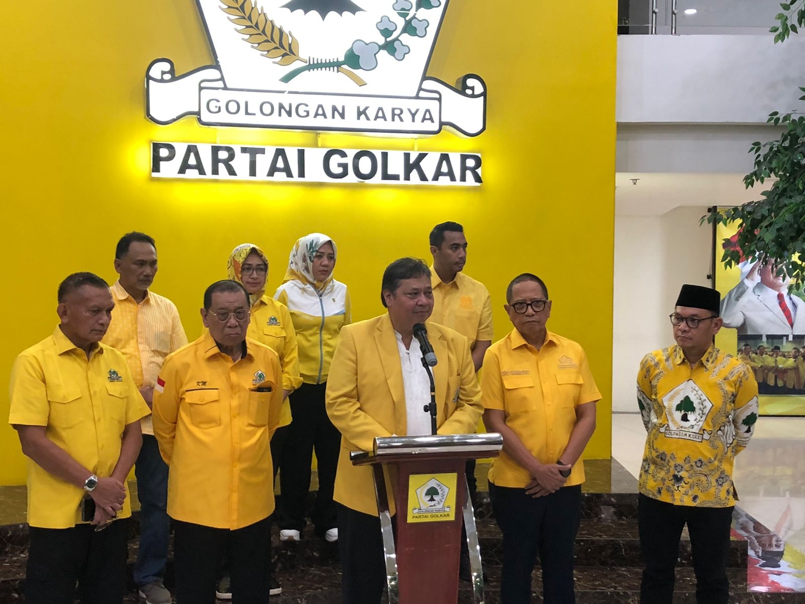Beri Pengarahan, Airlangga Kumpulkan Semua Calon Kepala Daerah di DPP Golkar