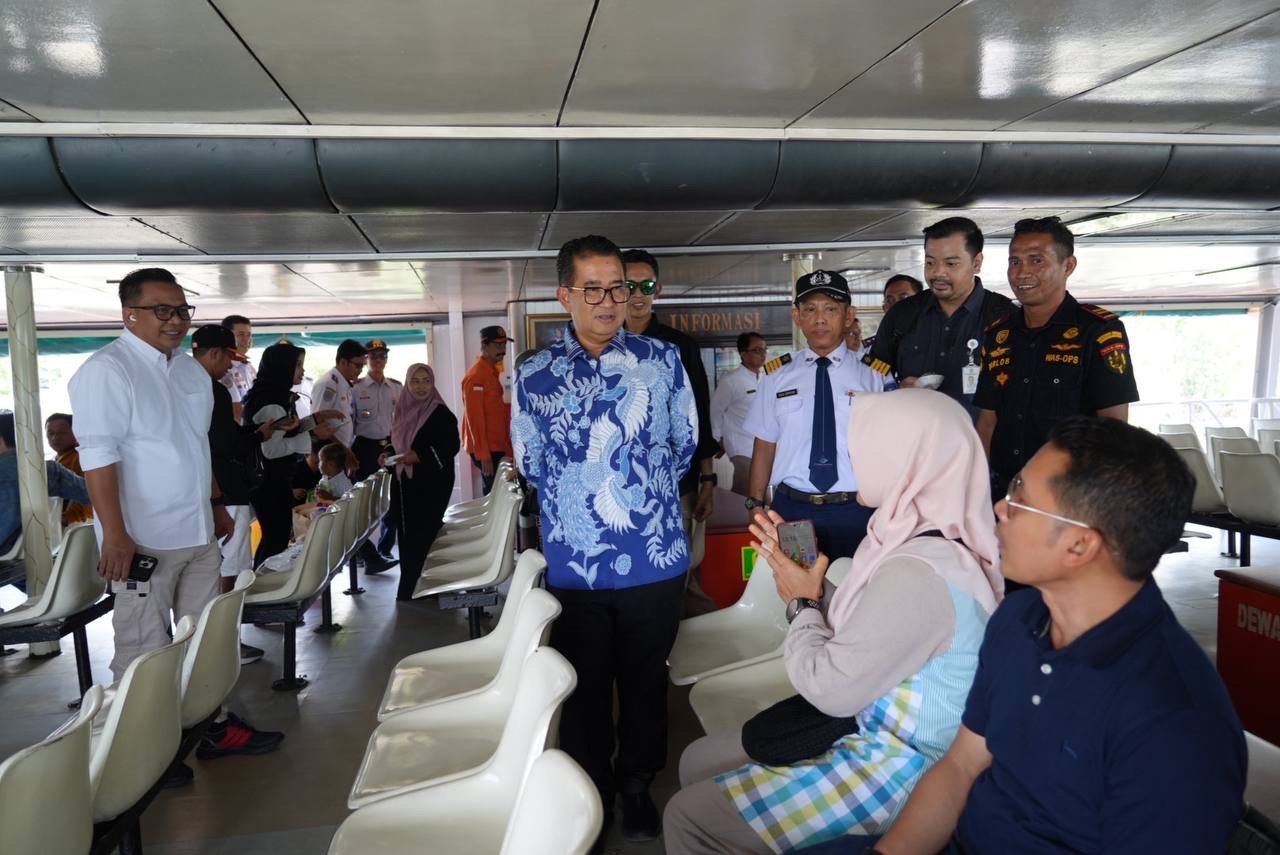 Pj Gubernur Kaltim Tinjau Pelabuhan Penyeberangan Kariangau Balikpapan : Pemudik Masih Terkendali