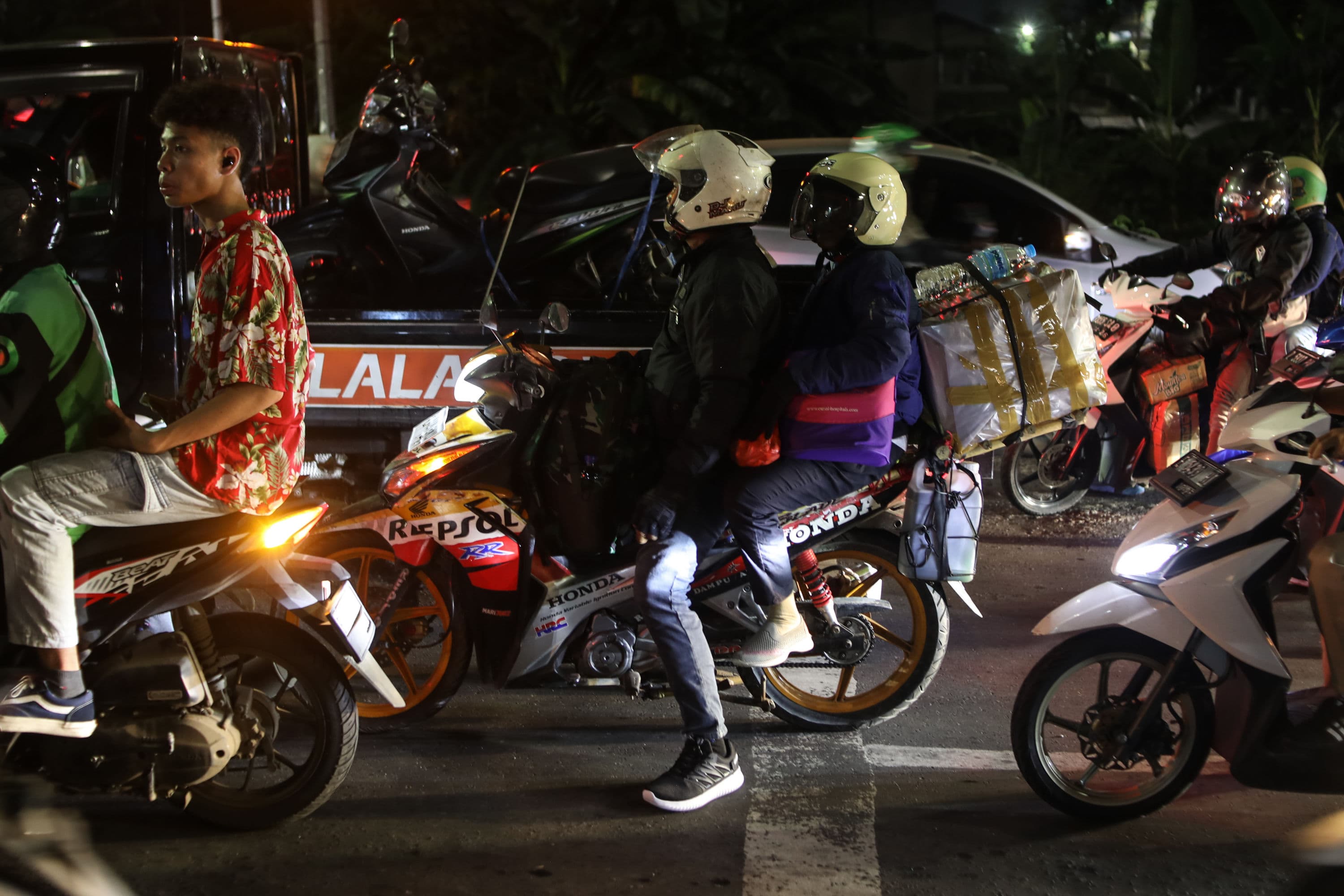 Patroli Arus Balik, Kakorlantas Minta Pengendara Tidak Berhenti di Bahu Jalan