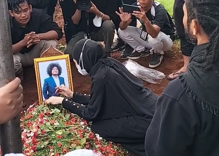 Proses Pemakaman Diiringi Isak Tangis, Anak Babe Cabita: Papa Mana?