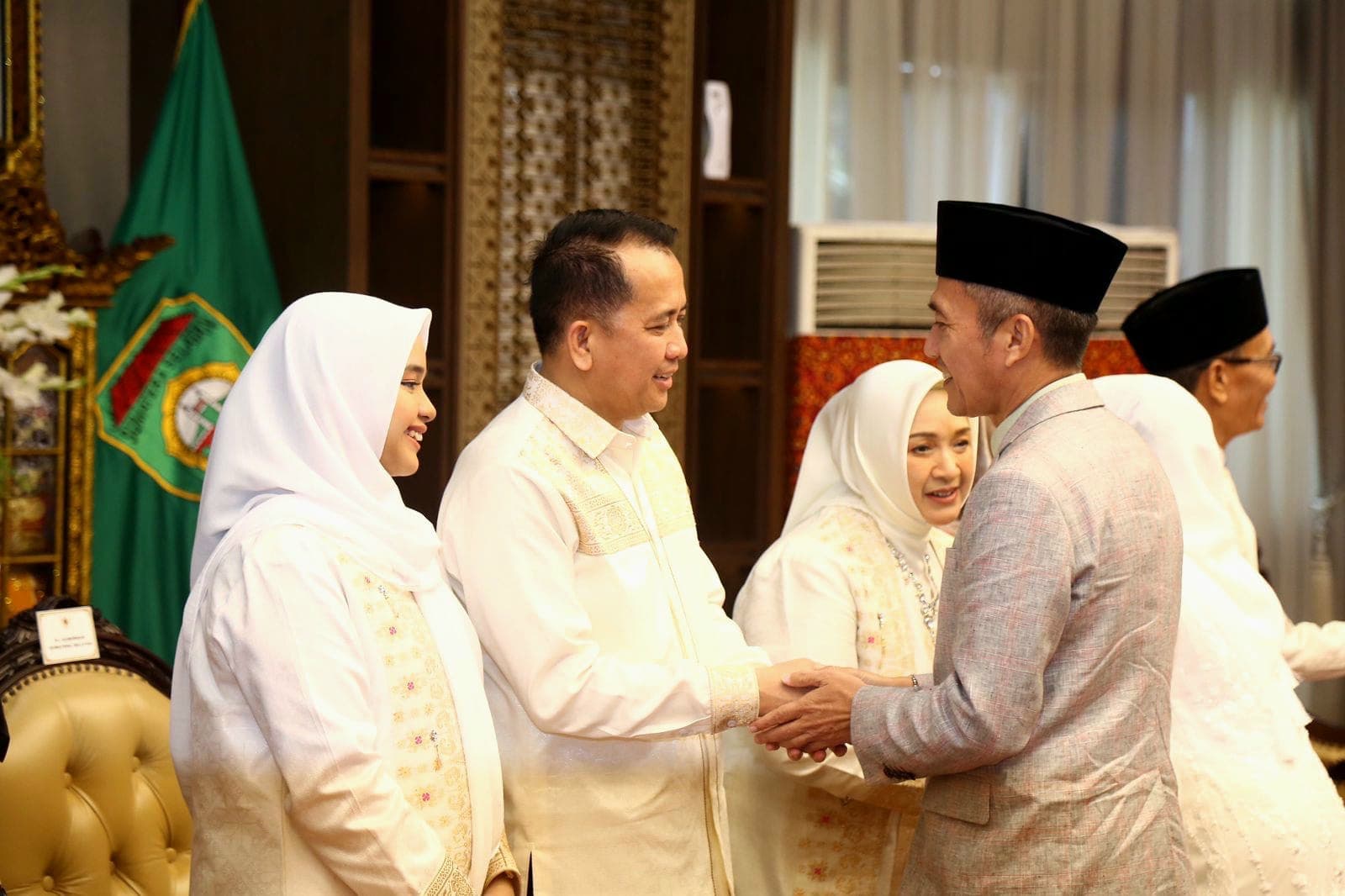 Pj Gubernur Sumsel Agus Fatoni Bersama Pj Ketua TP PKK Tyas Fatoni Gelar Open House Hari Raya Idulfitri 2024