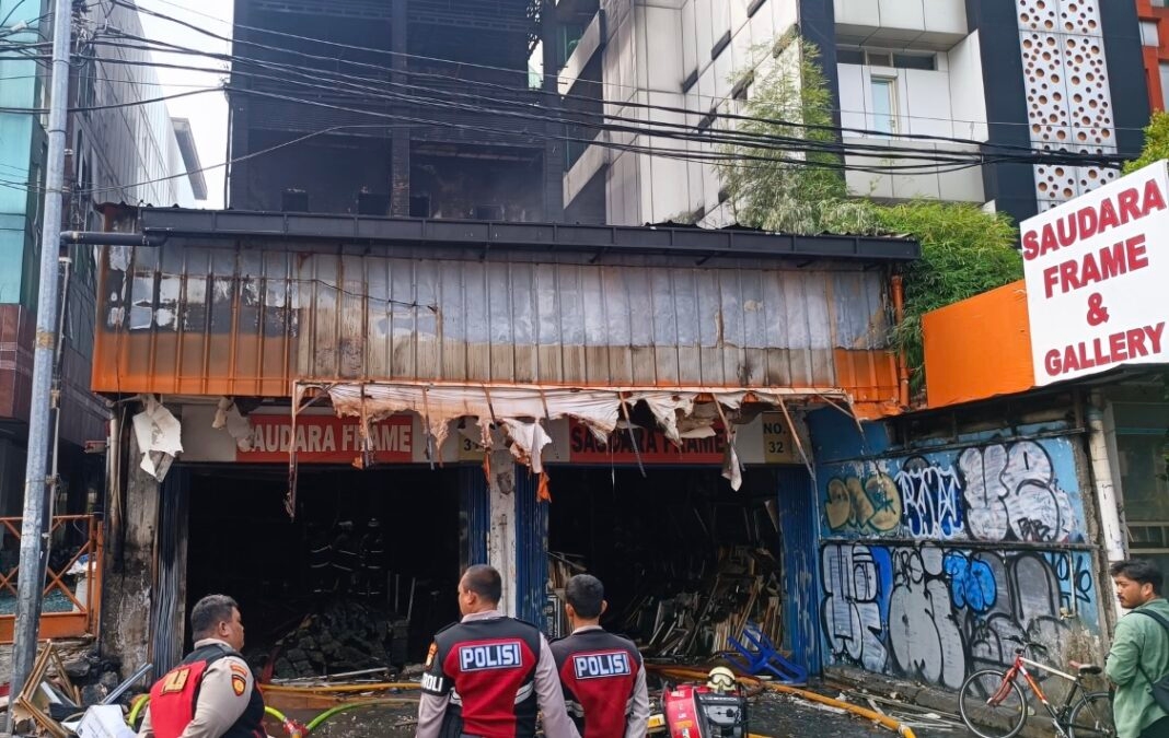 Ruko di Mampang Terbakar, Diduga Karena Semprotan Bensin ke Kayu untuk Usir Rayap
