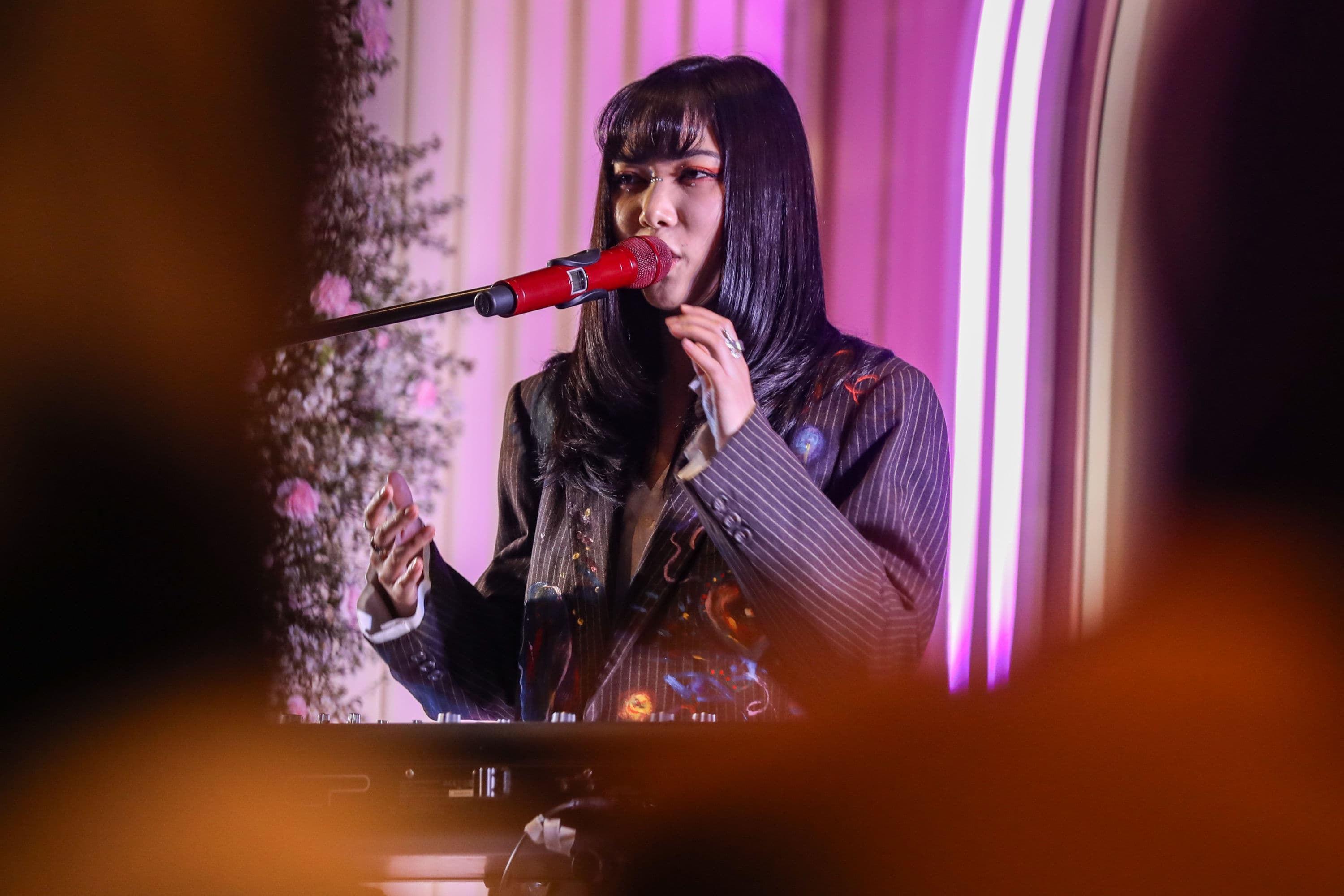 Punya Makna Mendalam! Ini Lirik Lagu Aku Rindu yang Dinyanyikan Oleh Isyana Sarasvati