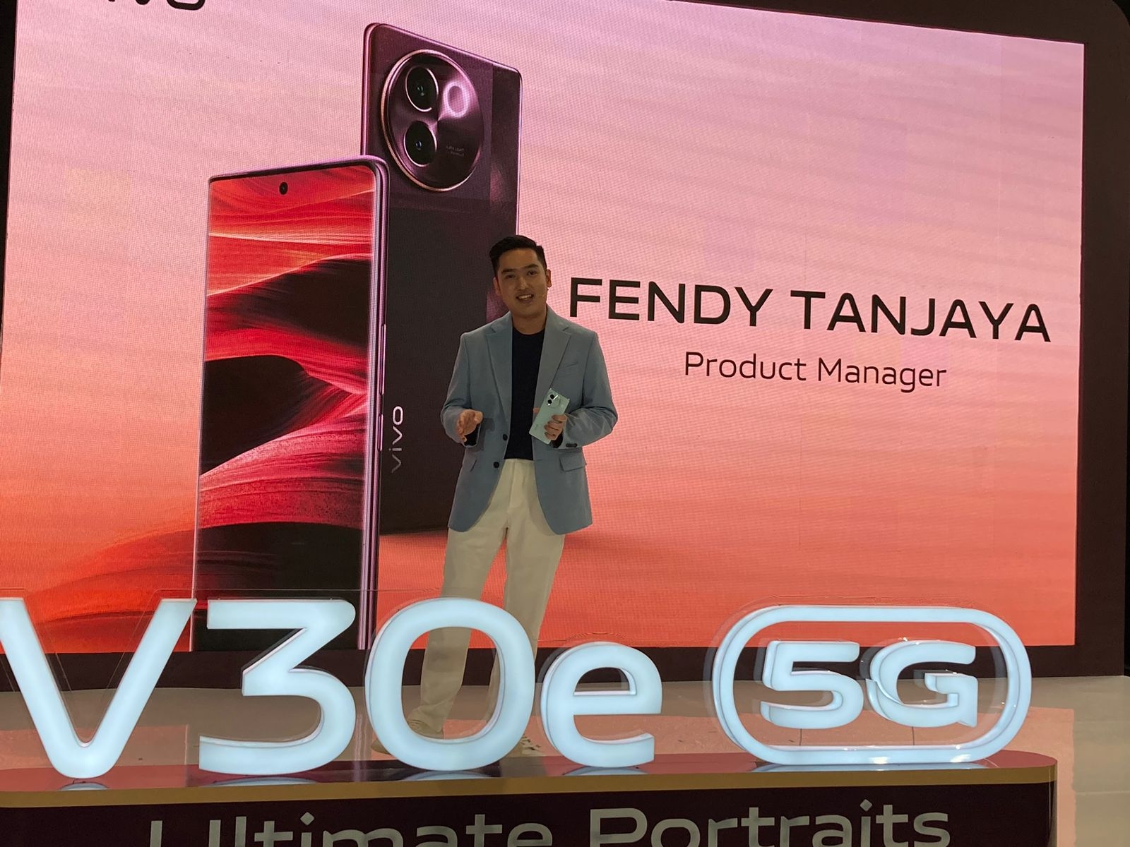 Bawa Ultra Slim Body, Desain Vivo V30e Dilengkapi Tough Body Armor