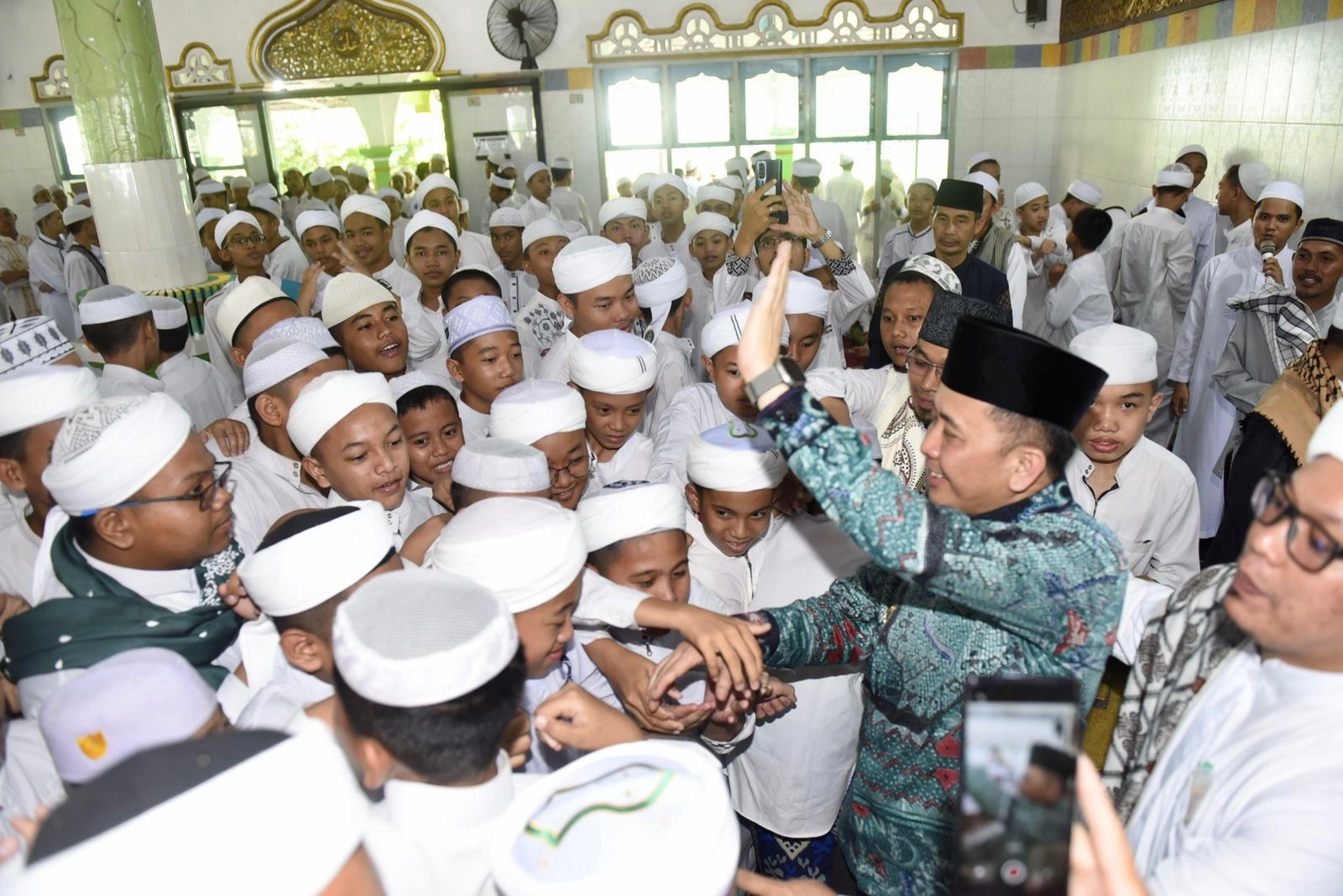 Pj Gubernur Sumsel Agus Fatoni Beri Motivasi Ratusan Santri Ponpes Qodratullah Banyuasin