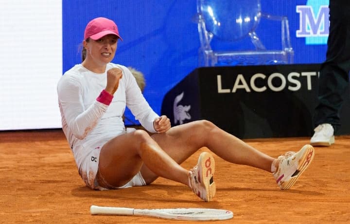 Amankan 3 Match Poin, Iga Swiatek Kalahkan Sabalenka untuk Gelar Perdana Madrid Terbuka