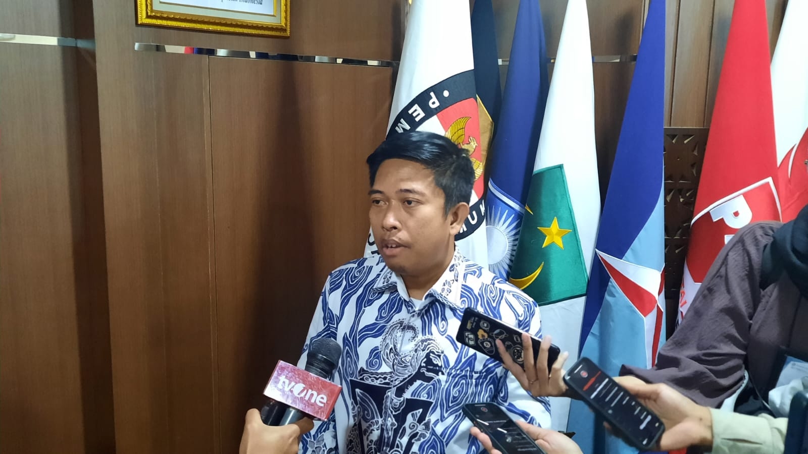 KPU DKI Terima Berkas Syarat Dukungan Dharma Pongrekun dan Kun Wardana Abyoto, Jumlahnya 1 Truk