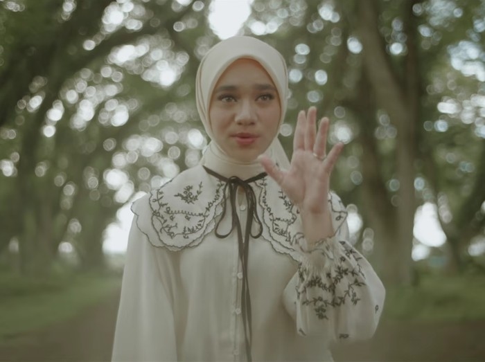Trending di YouTube! Intip Makna dan Lirik Lagu Hanya Lolongan Oleh Nabila Taqiyyah