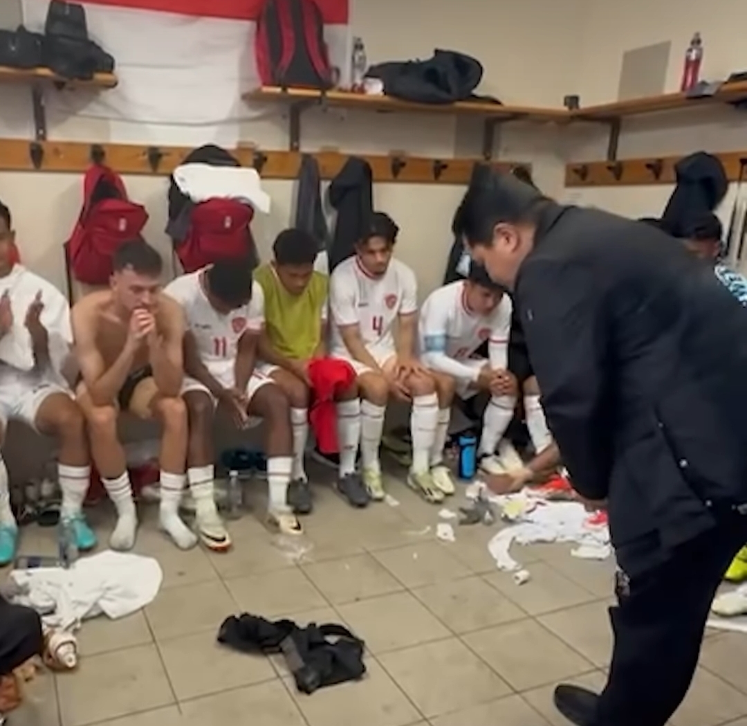 Erick Thohir Tundukkan Kepala ke Timnas Indonesia U23: Saya Apresiasi, Terima Kasih