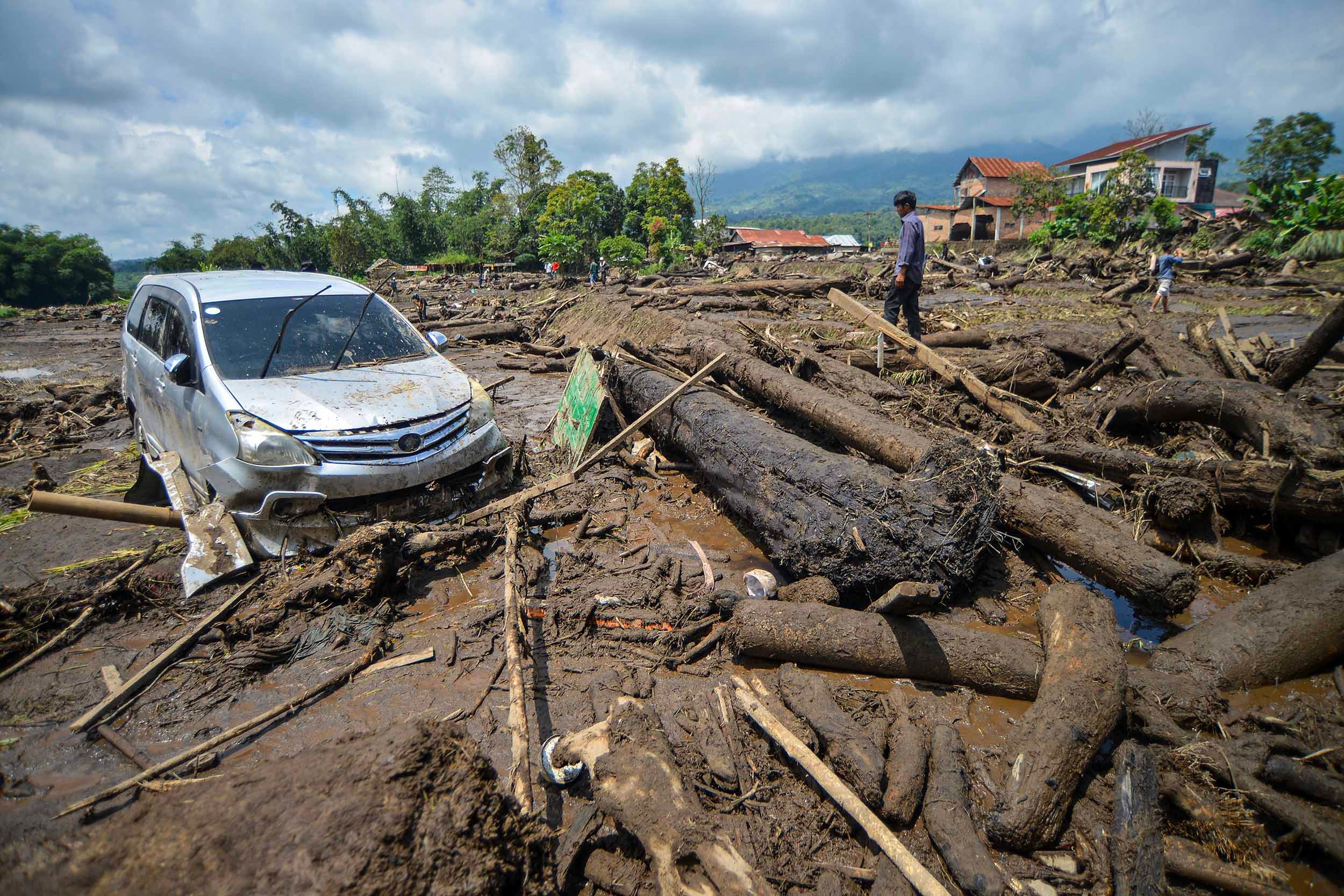 44 Orang Meninggal Dunia dan 15 Masih Hilang Akibat Banjir Bandang di Sumbar