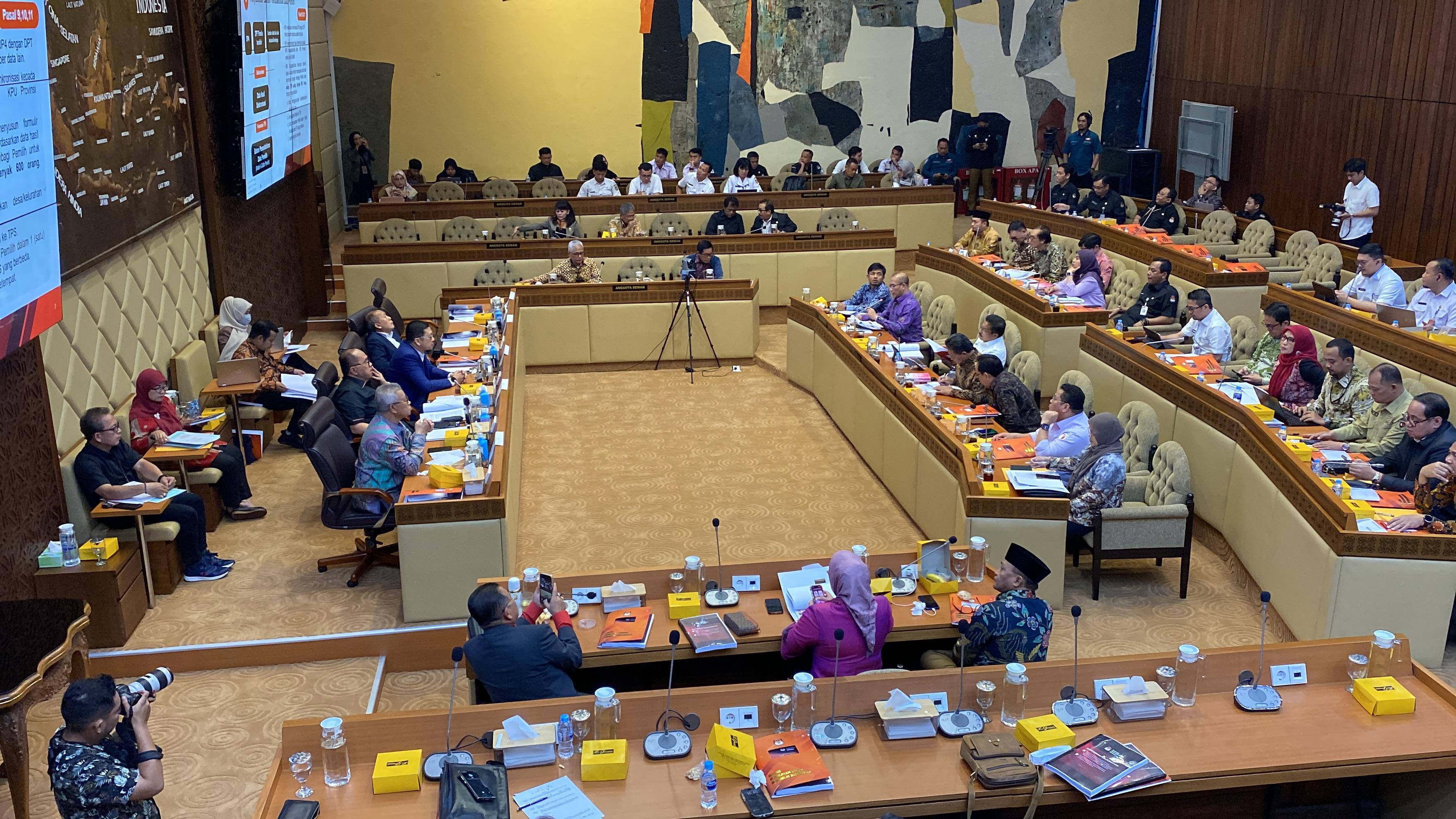 Komisi II Minta KPU Legalkan Politik Uang dalam Pemilu: Kita Tidak Money Politic, Tak Ada yang Pilih