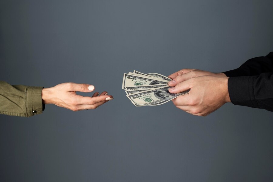 Mengapa Kita Harus Berhati-hati dalam Menerima dan Mengeluarkan Uang?