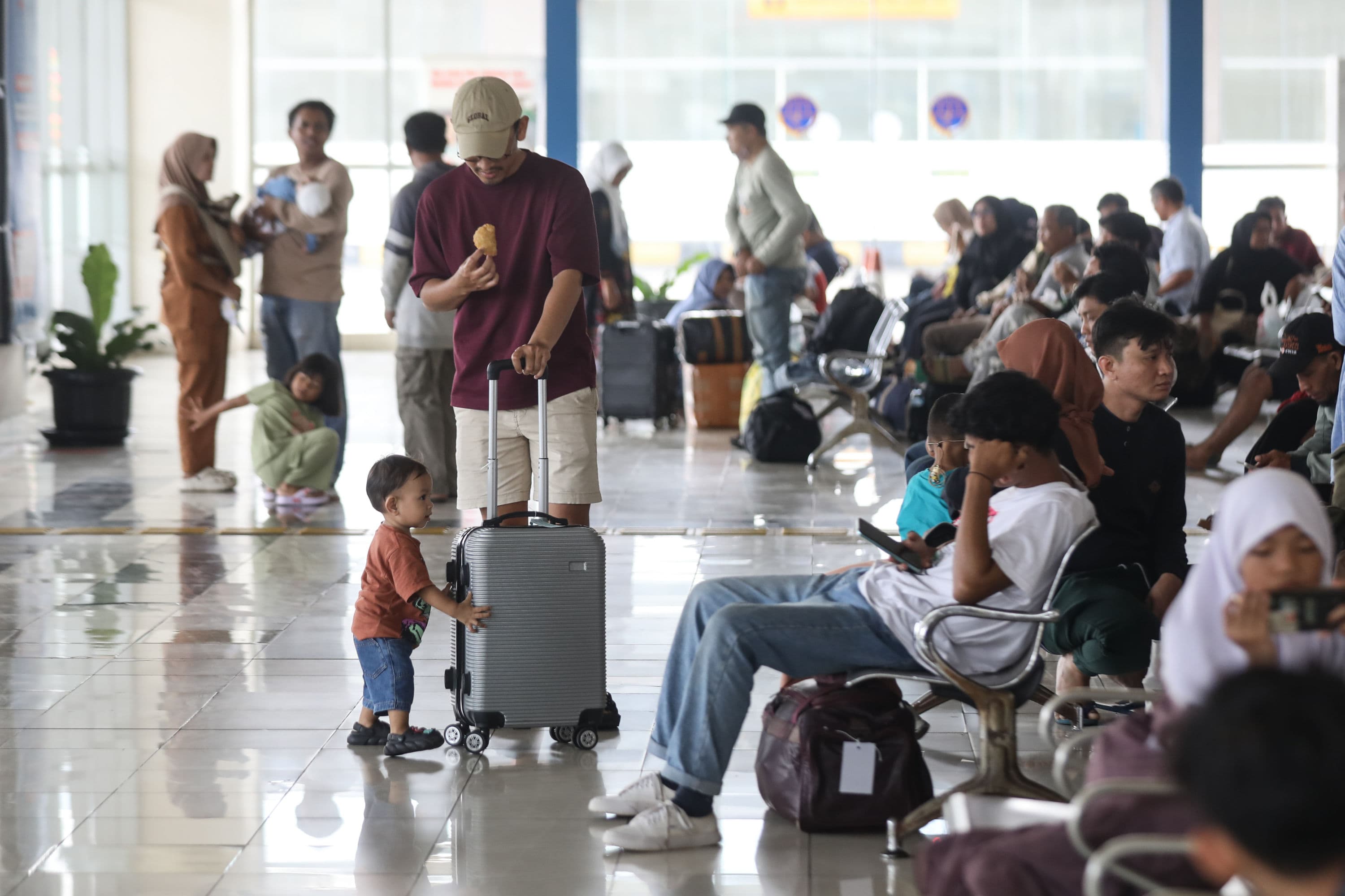 Libur Nataru, 15.620 Orang Tinggalkan Jakarta Lewat Terminal Pulo Gebang