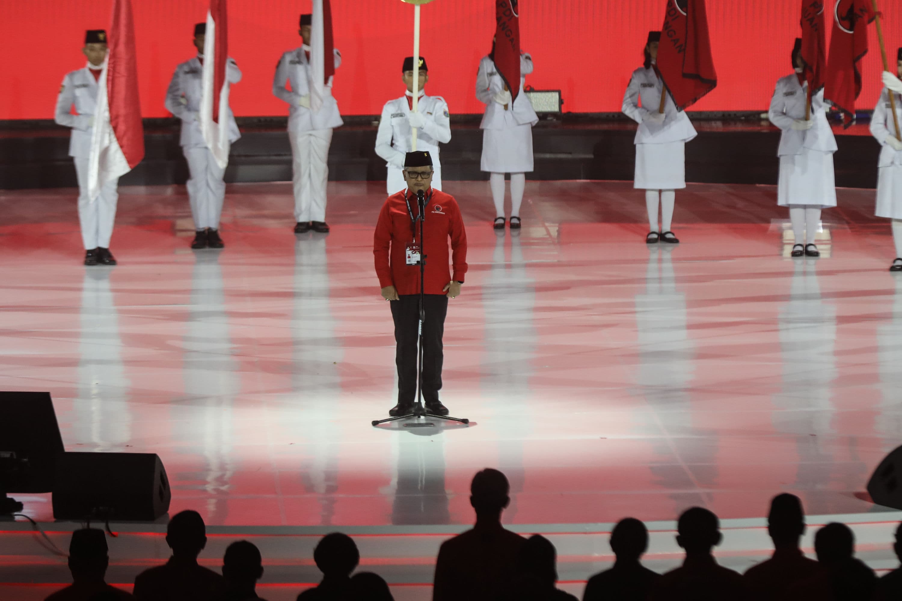 Depan Caleg Terpilih, Hasto Sesumbar Bilang Hukum Indonesia Ditunggangi Penguasa