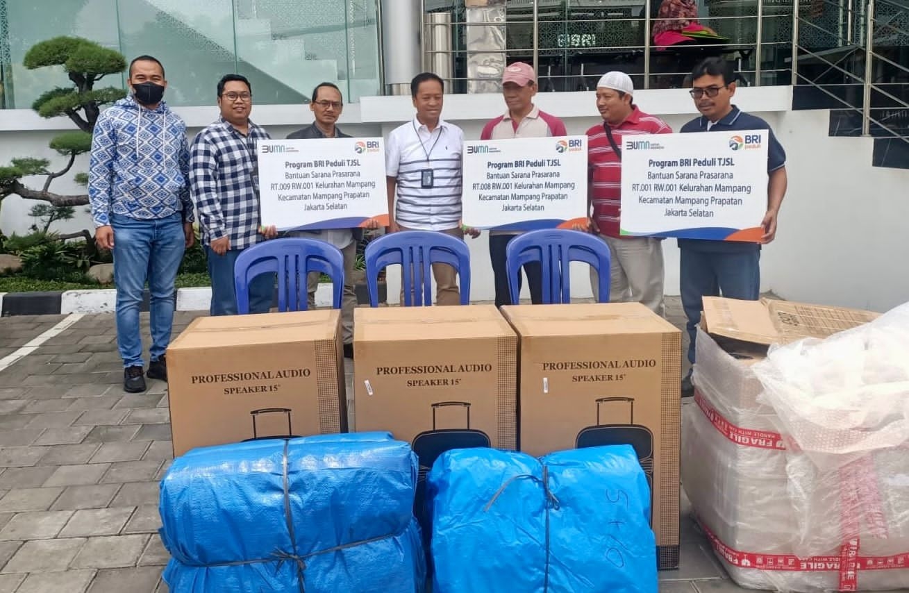 BRI Warung Buncit Serahkan Bantuan Sarana Kegiatan di 3 RT Wilayah Mampang