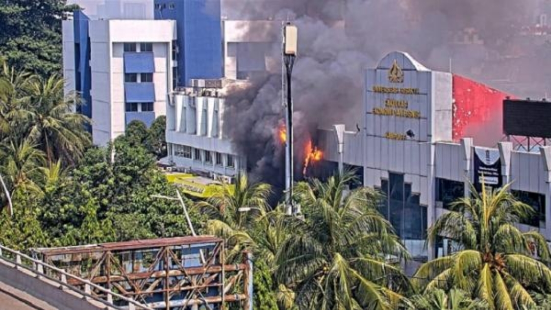 Kampus F Trisakti Kebakaran, Diduga Akibat Korsleting Listrik dari Mobil yang Terparkir
