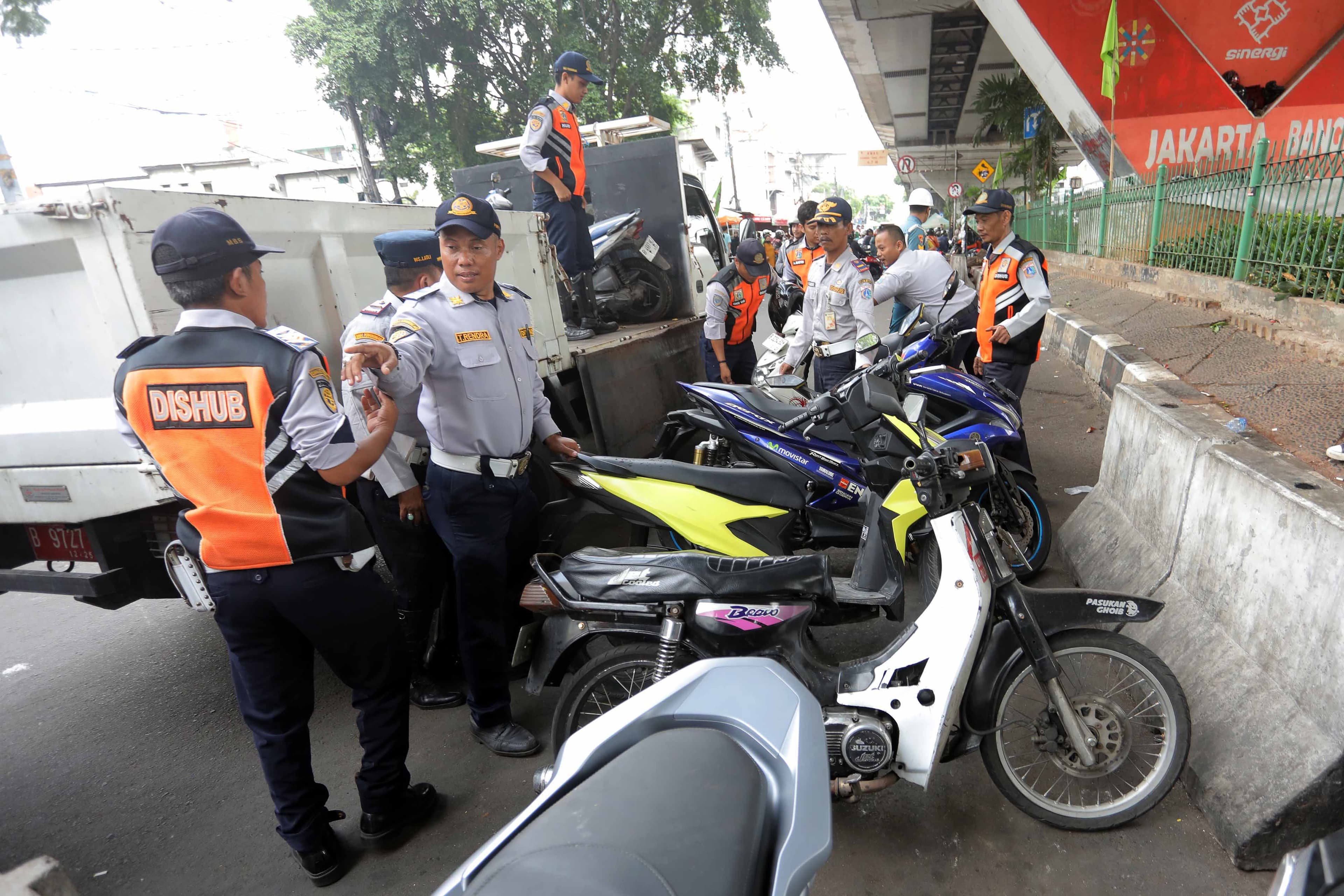 Semrawut Trotoar dan Bahu Jalan, DPRD Jakarta Bentuk Pansus Parkir Liar