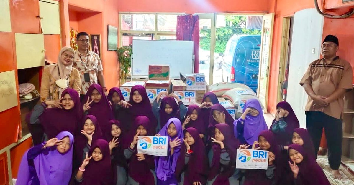 Peduli Anak Yatim, BRI Lebak Bulus Bagikan Paket Sembako ke Yayasan Mizan Amanah