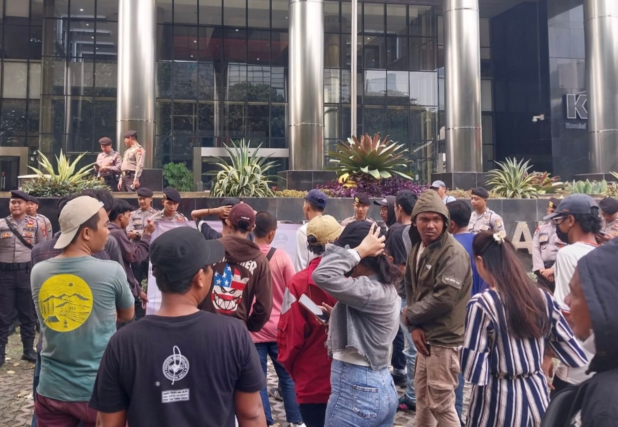 Sejumlah Masa Gelar Aksi Minta KPK Usut Dugaan Korupsi di Kabupaten Melawi