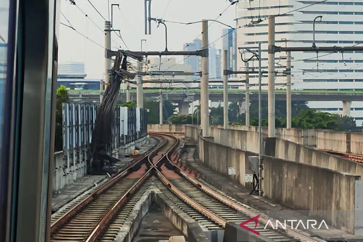 MRT Bundaran HI-Lebak Bulus Belum Bisa Beroperasi, Crane Proyek Gedung Kejagung yang Jatuh Masih Dibersihkan