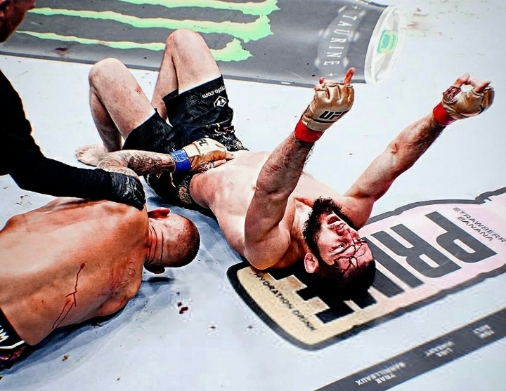 Berdarah-darah, Islam Makachev Pertahankan Gelar dengan Cekikan Kalahkan Dustin Poirier