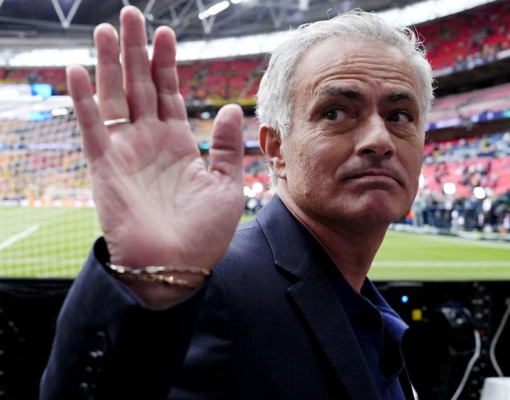 Jose Mourinho Resmi Latih Fenerbahce, Hari Ini Tiba di Turki