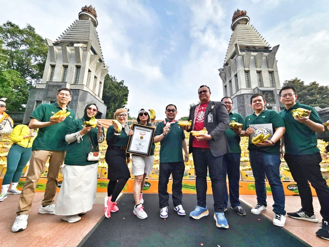 Sunpride Pecahkan Rekor MURI untuk Pajangan Pisang Terbanyak