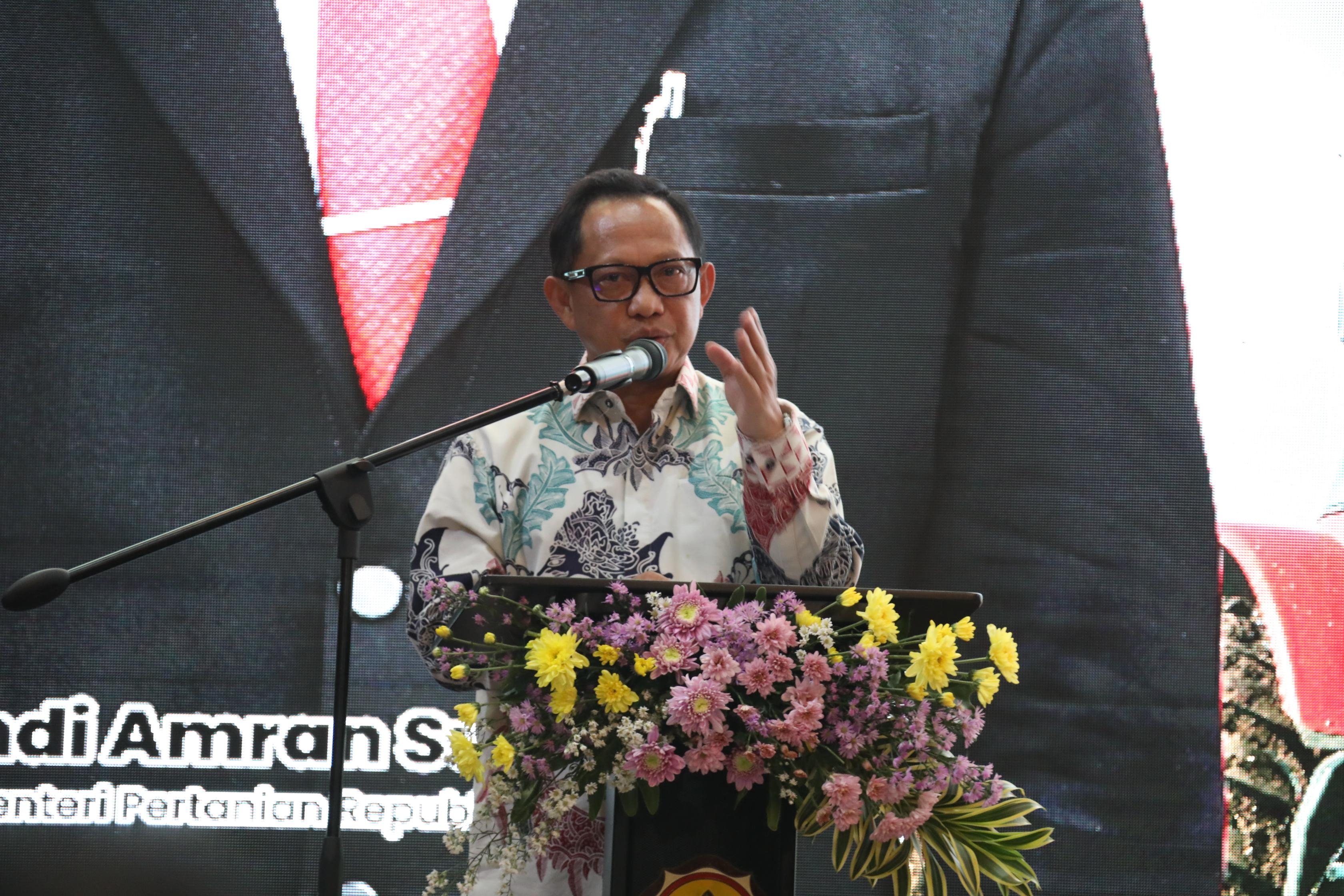 Mendagri Yakin Target RI Jadi Lumbung Pangan Dunia Terwujud di Tangan Mentan Amran