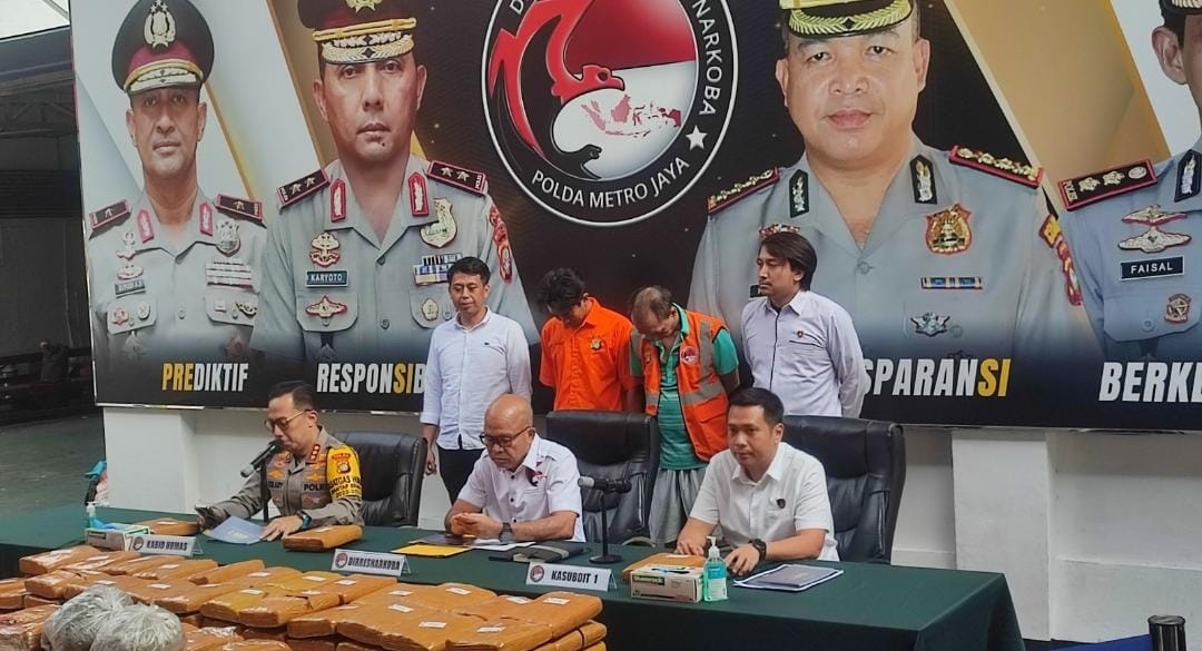 Disembunyikan dalam Bungkus Ikan Asin, Polda Metro Ringkus Dua Residivis Pengedar Ganja 99 Kg