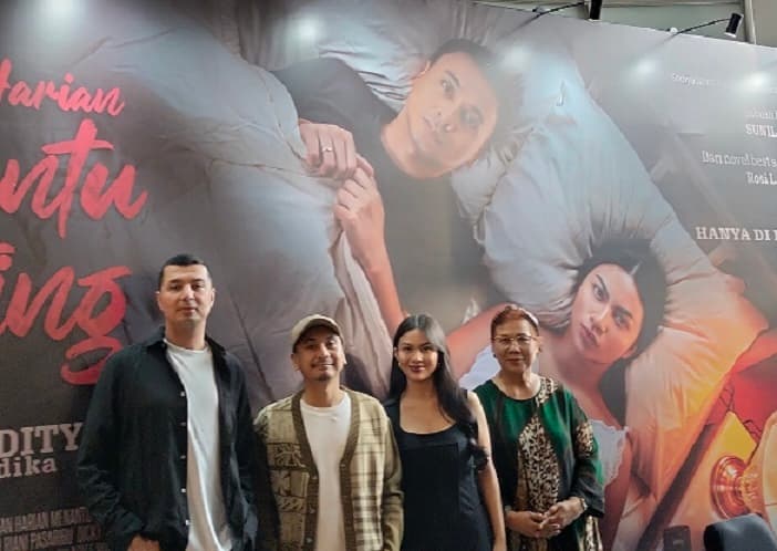 Raditya Dika Banyak Diam, Ariel Tatum Bingung Bangun Chemistry