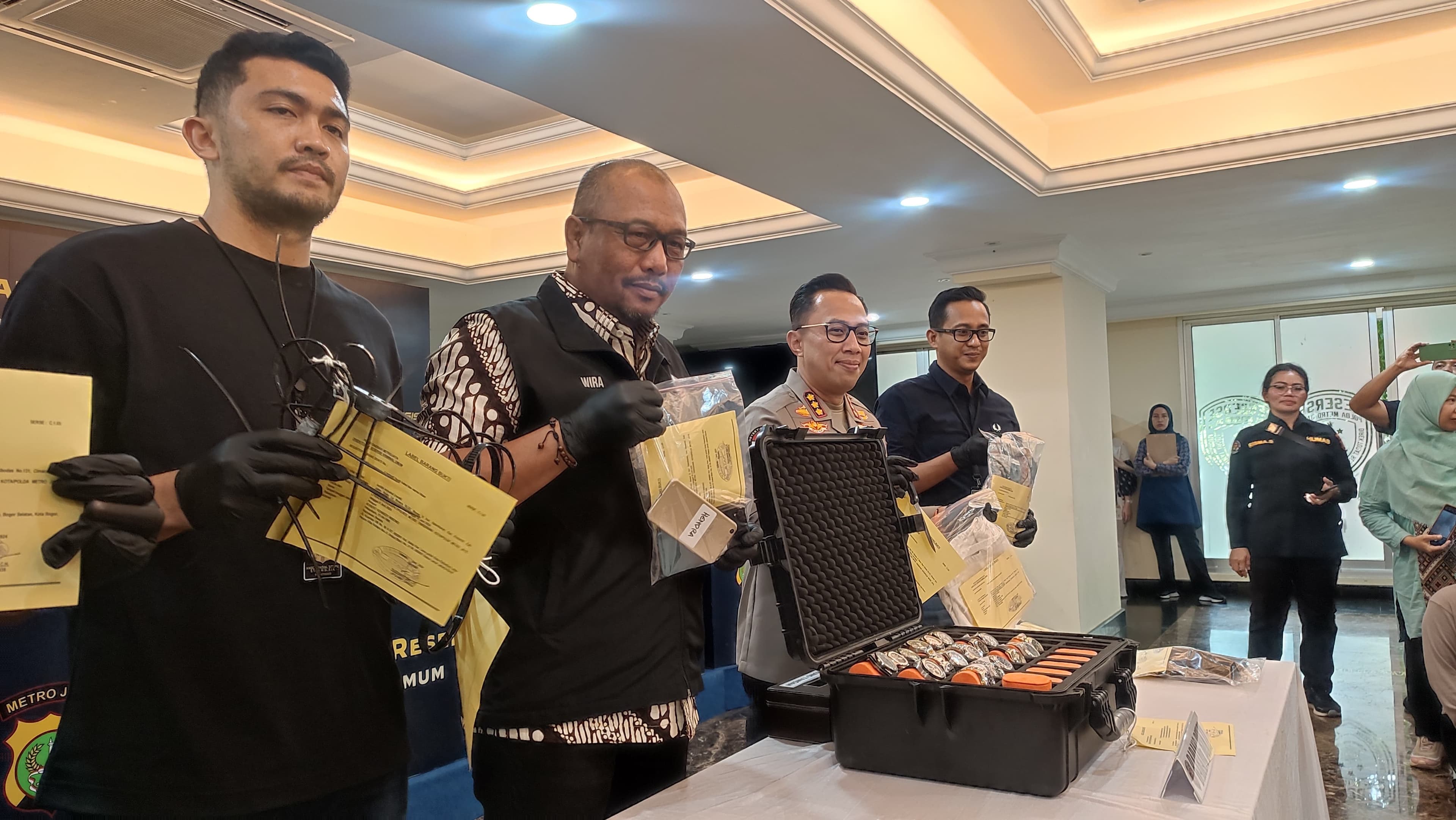 Pelaku Perampokan Jam Tangan Mewah di PIK Sempat Pura-pura Jadi Pembeli