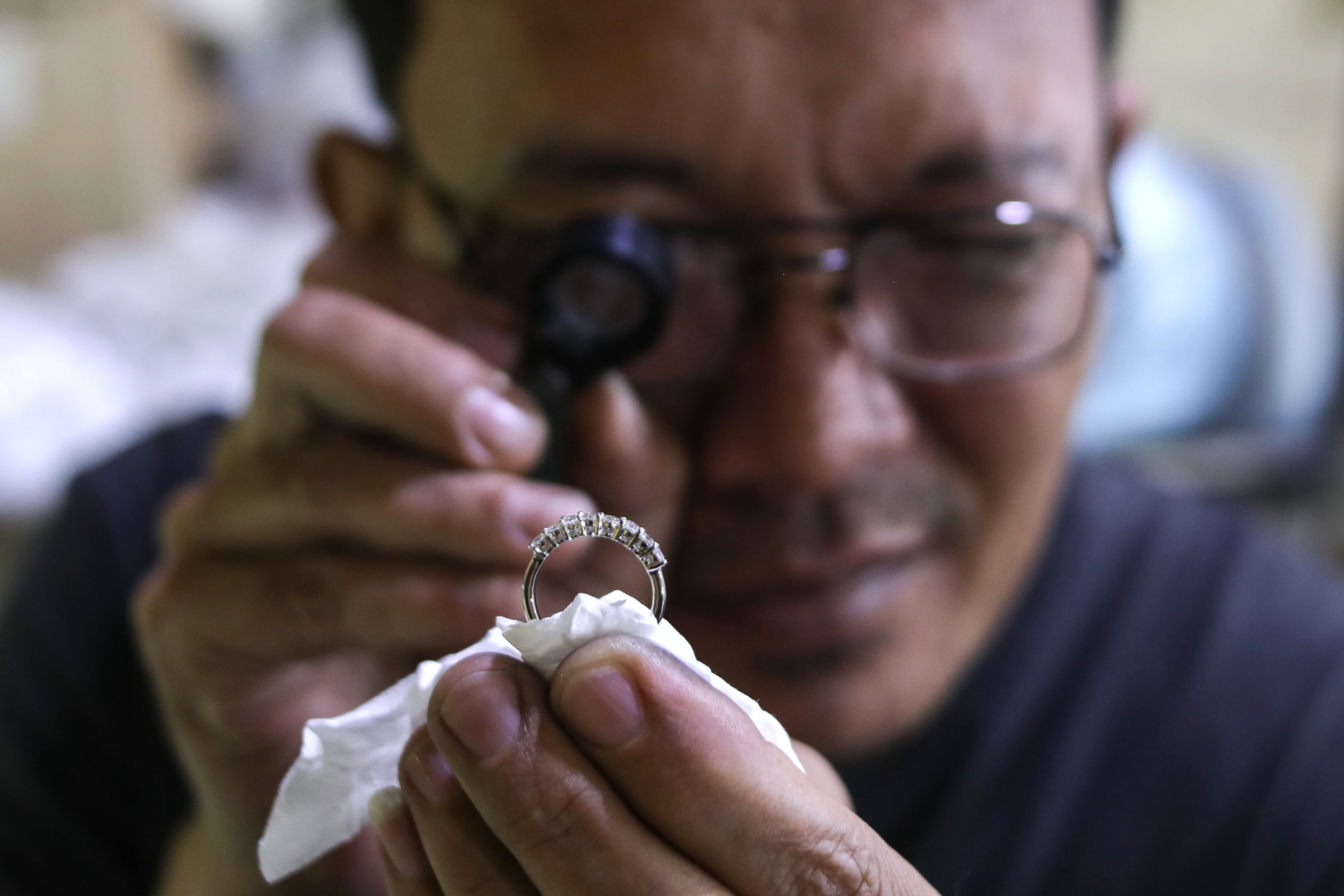 Lima Faktor Utama Mengapa Harga Perhiasan Platinum Lebih Tinggi Dibanding Emas