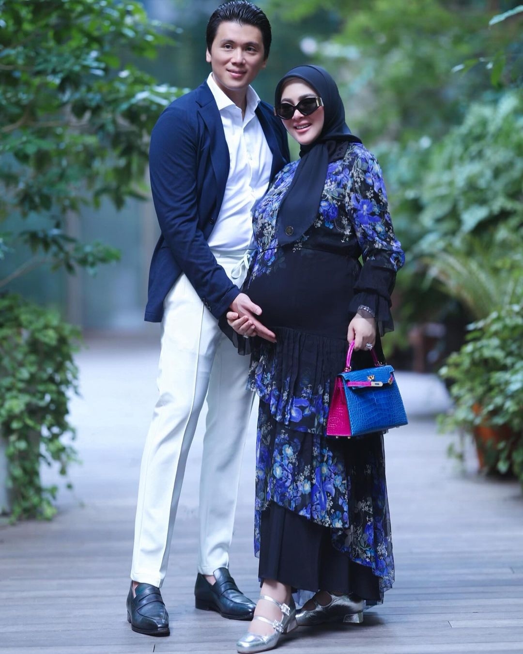 Kabar Soal Syahrini Melahirkan Dijawab Kakaknya