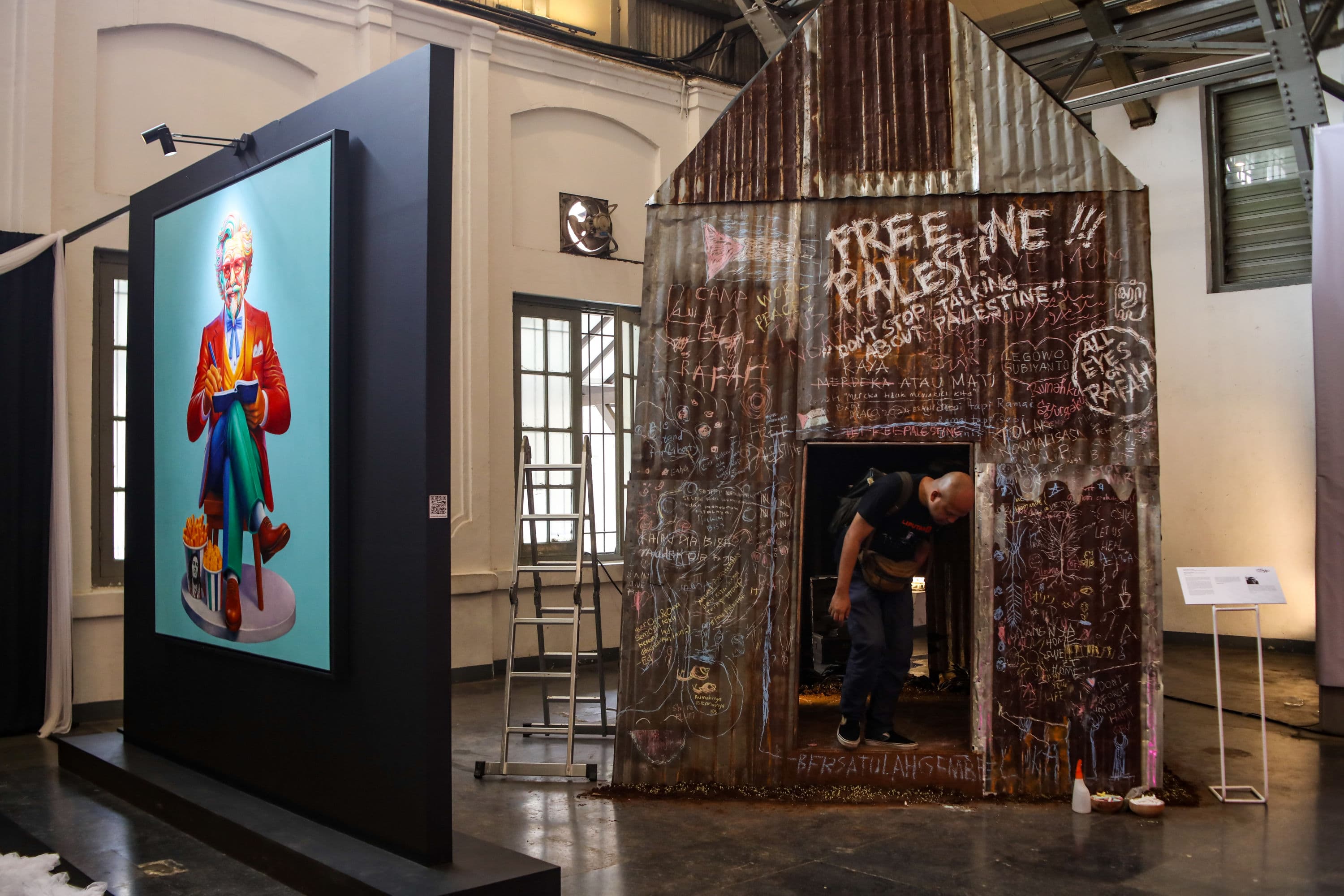 Bagaimana Penggunaan Kontras Warna Dapat Mempengaruhi Daya Tarik Visual Sebuah Karya Seni?